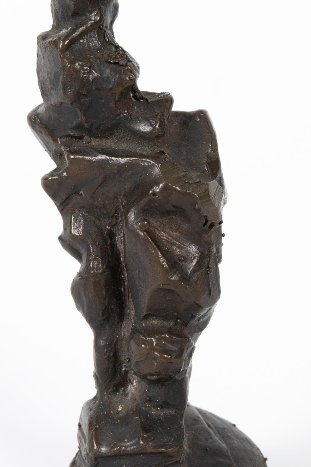 20ième siècle Petite sculpture abstraite figurative en bronze en vente