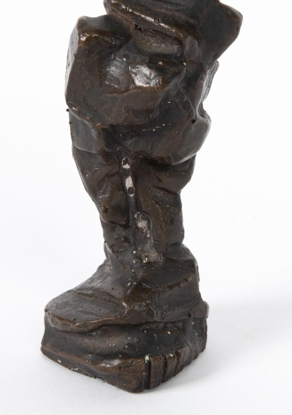 Petite sculpture abstraite figurative en bronze en vente 1