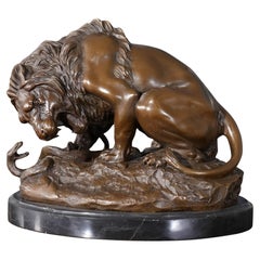 Petit lion et serpent en bronze sur socle en marbre 
