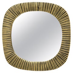 Specchio in bronzo, a coste