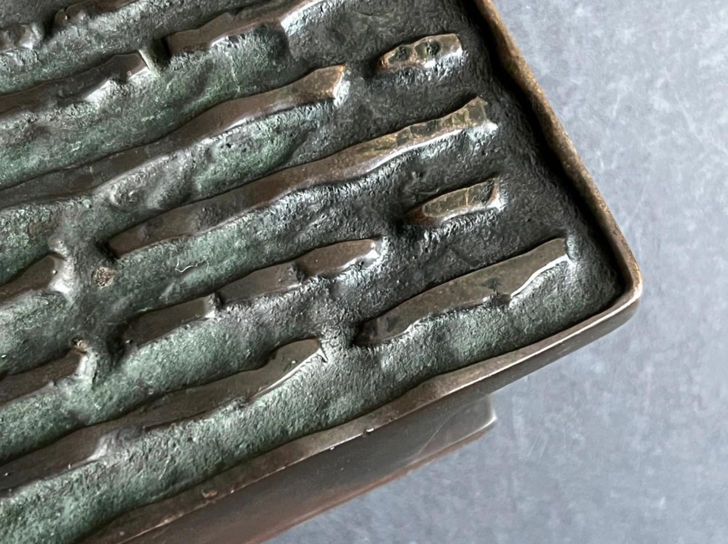 Allemand Petite poignée en bronze, européenne, 20e siècle en vente