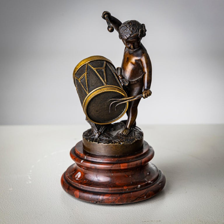Sculpture Art Déco En Bronze D'un Putto Jouant Des Cymbales Sur Socle Marbre Noir - Reproduction Signée, 30 Cm