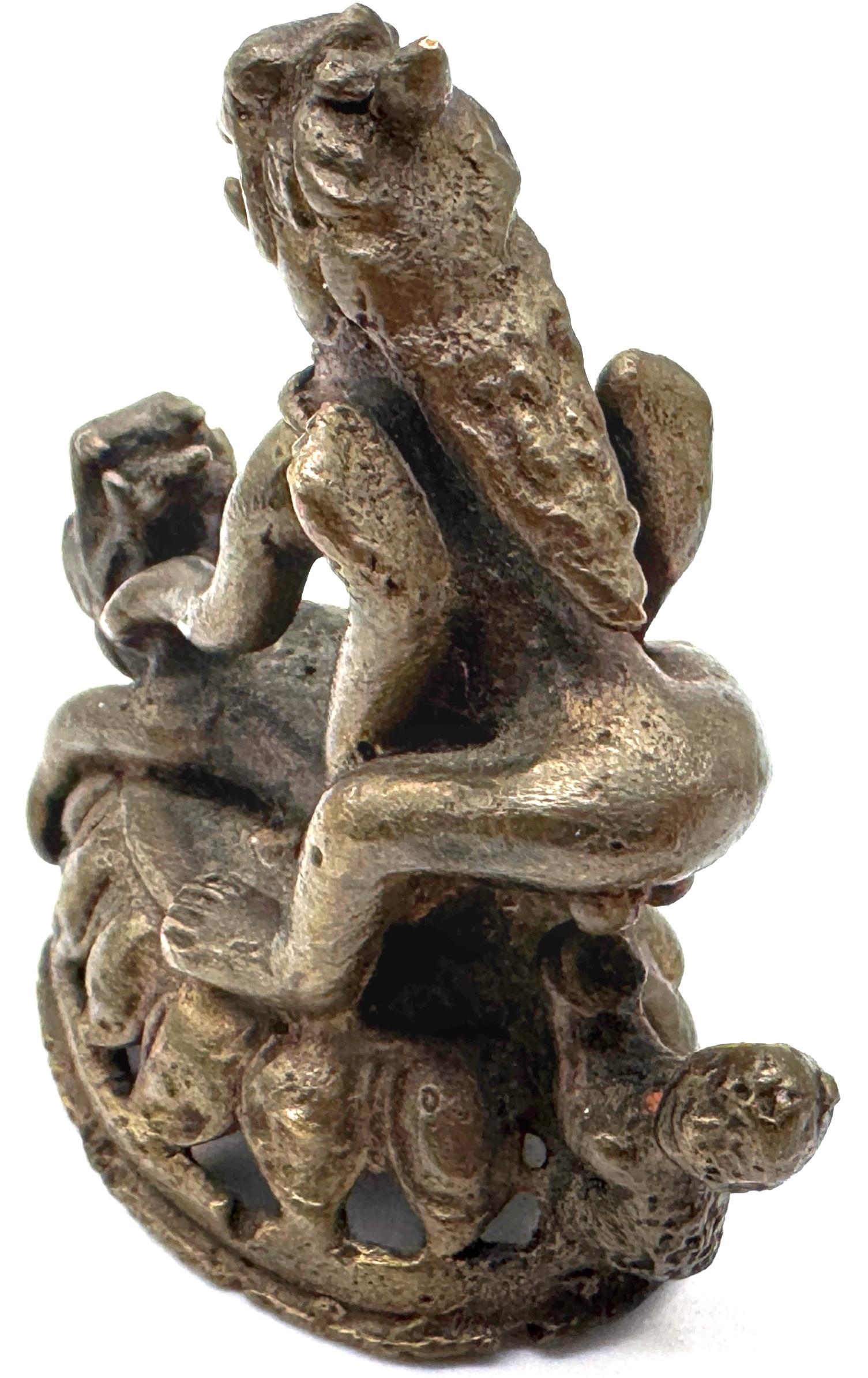 Pequeña escultura figurada tribal de bronce, posiblemente de África occidental, siglo XX en Bueno estado para la venta en West Palm Beach, FL