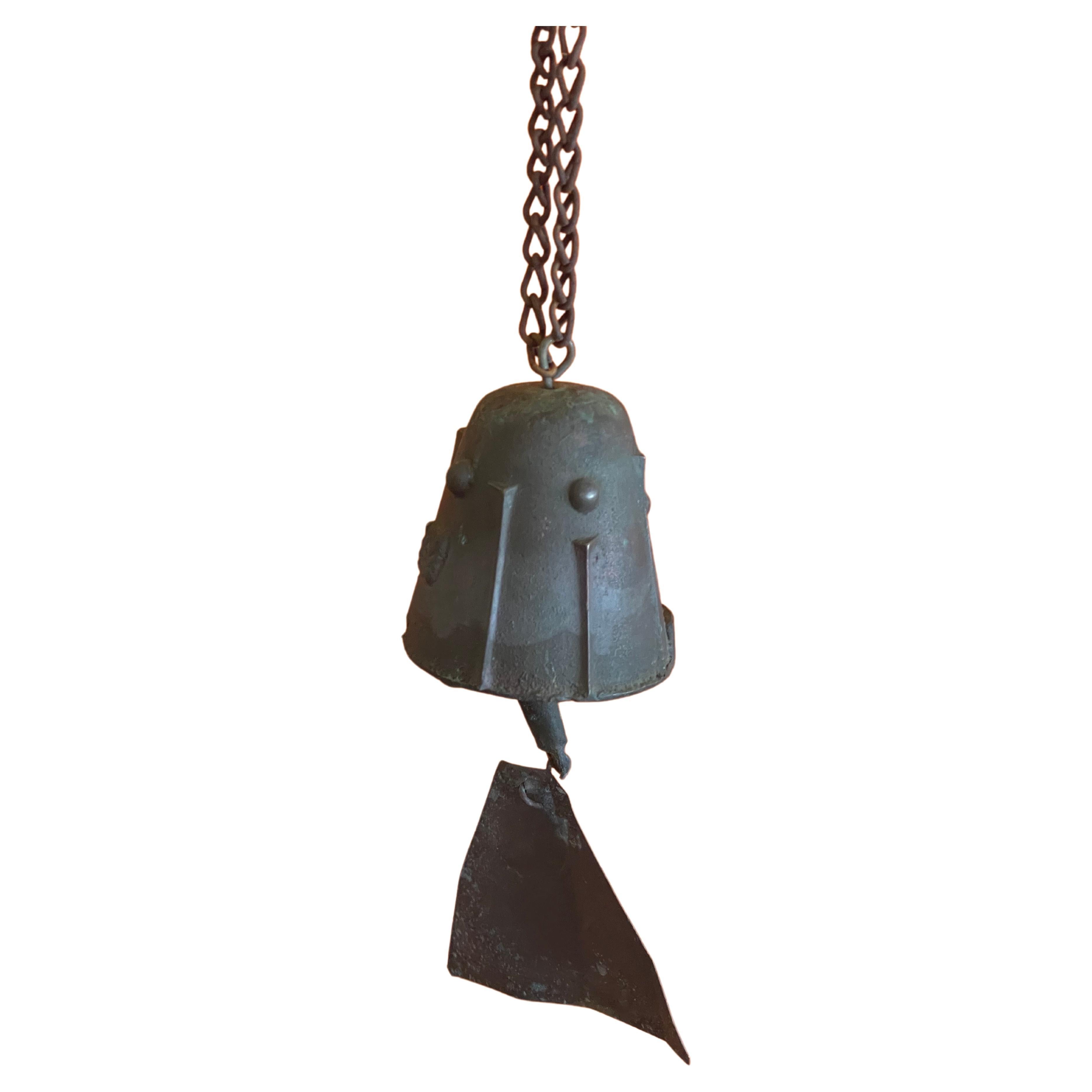 Small bronze wind chime / bell by Paolo Soleri for Cosanti, circa 1970s. The piece is is 21.5