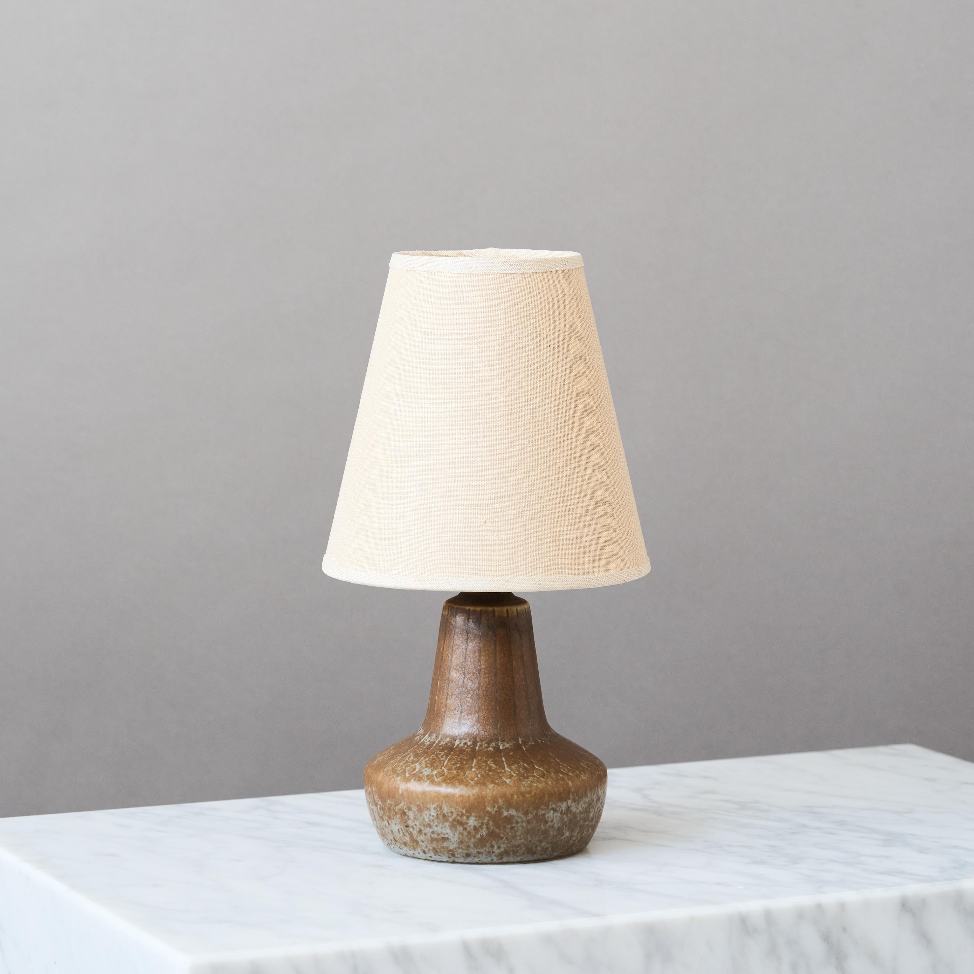 Scandinavian Modern Small Brown Ceramic Table Lamp by Gunnar Nylund for Rörstrand, Sweden, 1950s. For Sale