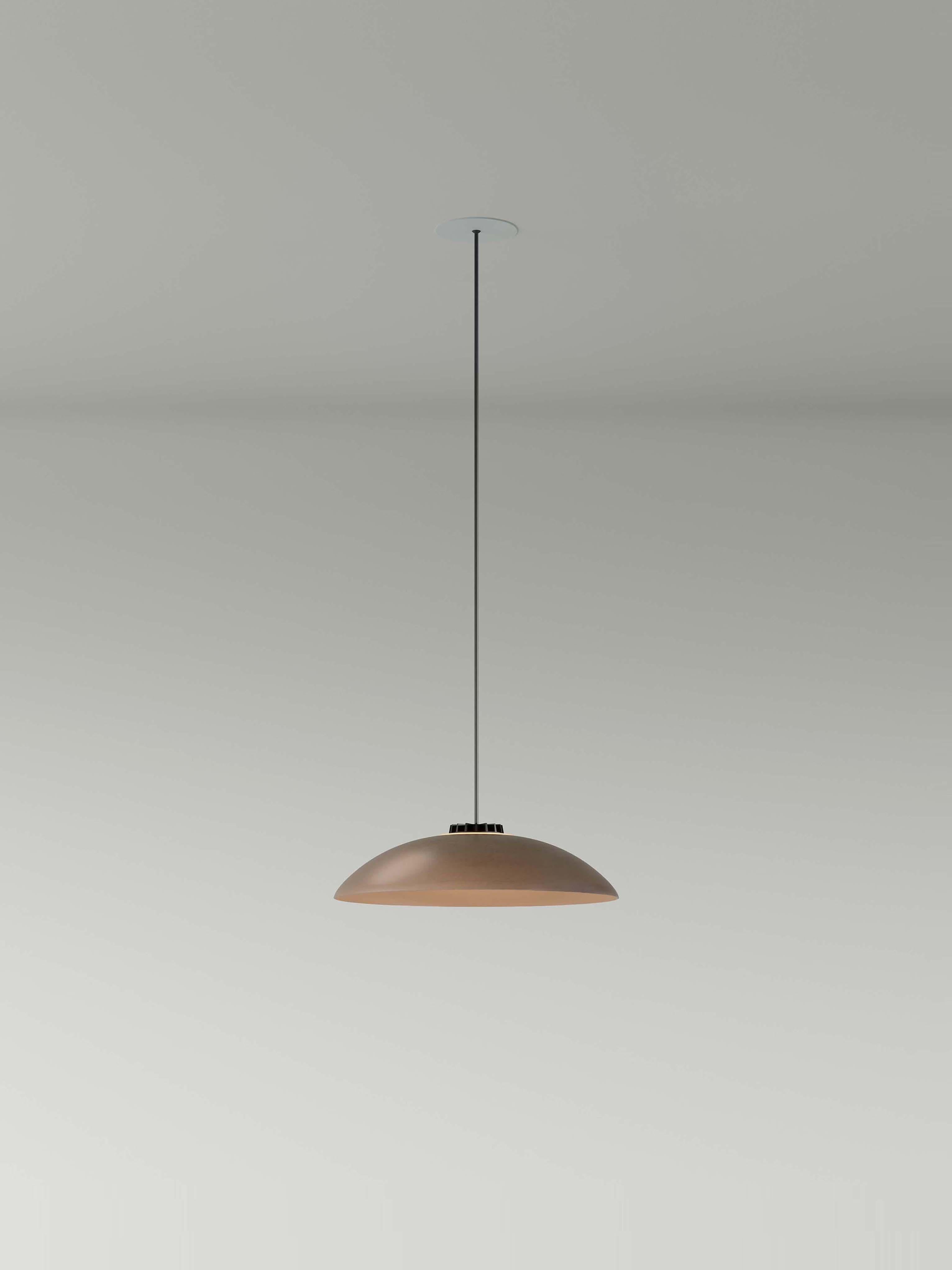 Small brown headhat plate pendant lamp by Santa & Cole
Dimensions: D 35 x H 9 cm
Materials: Metal.
Cable lenght: 3mts.
Available in other colors and sizes. Available in 2 cable lengths: 3mts, 8mts.
Availalble in 2 canopy colors: black or
