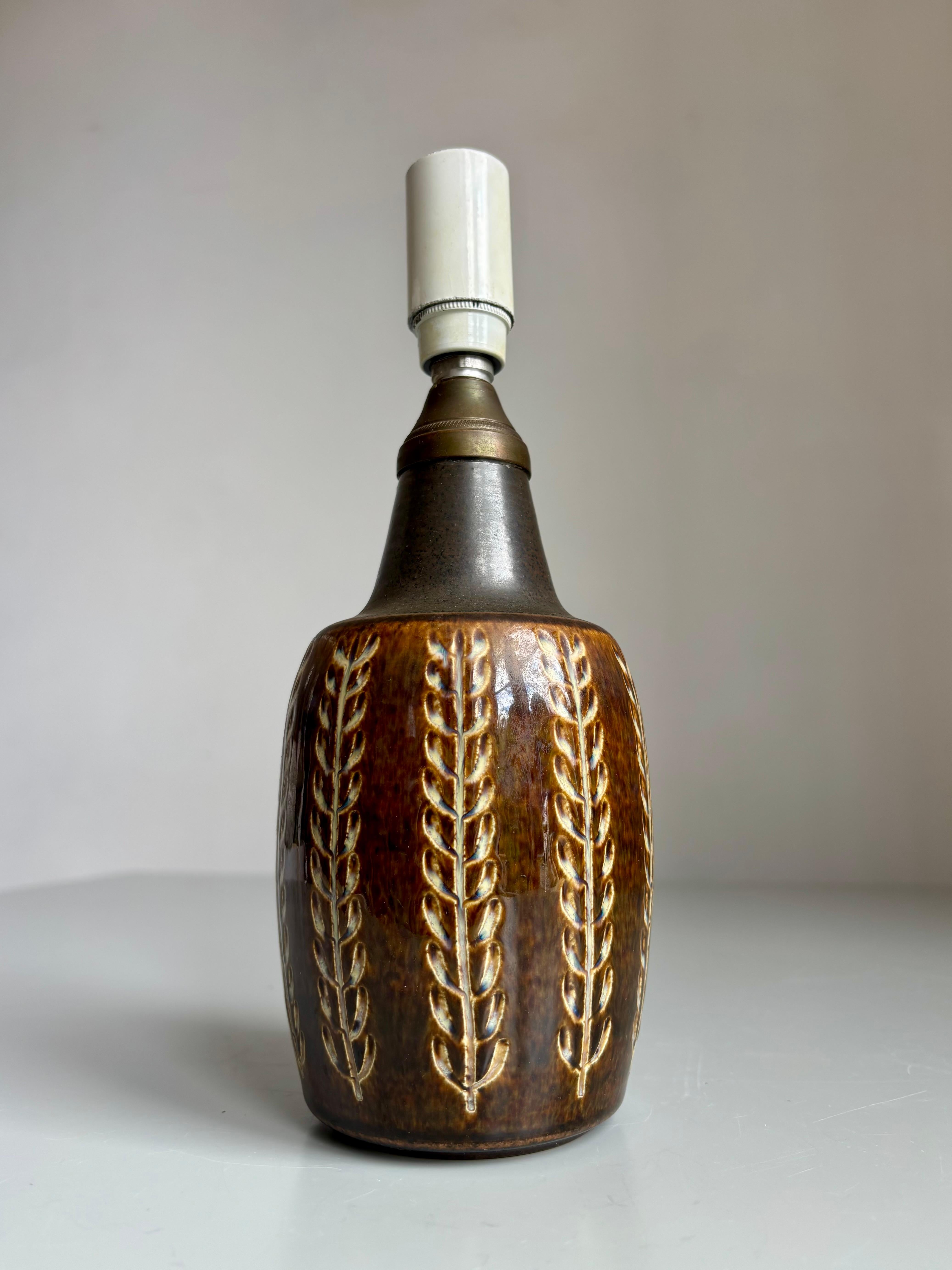 Small Brown Organic Decor Stoneware Table Lamp, 1960s In Good Condition For Sale In Copenhagen, DK