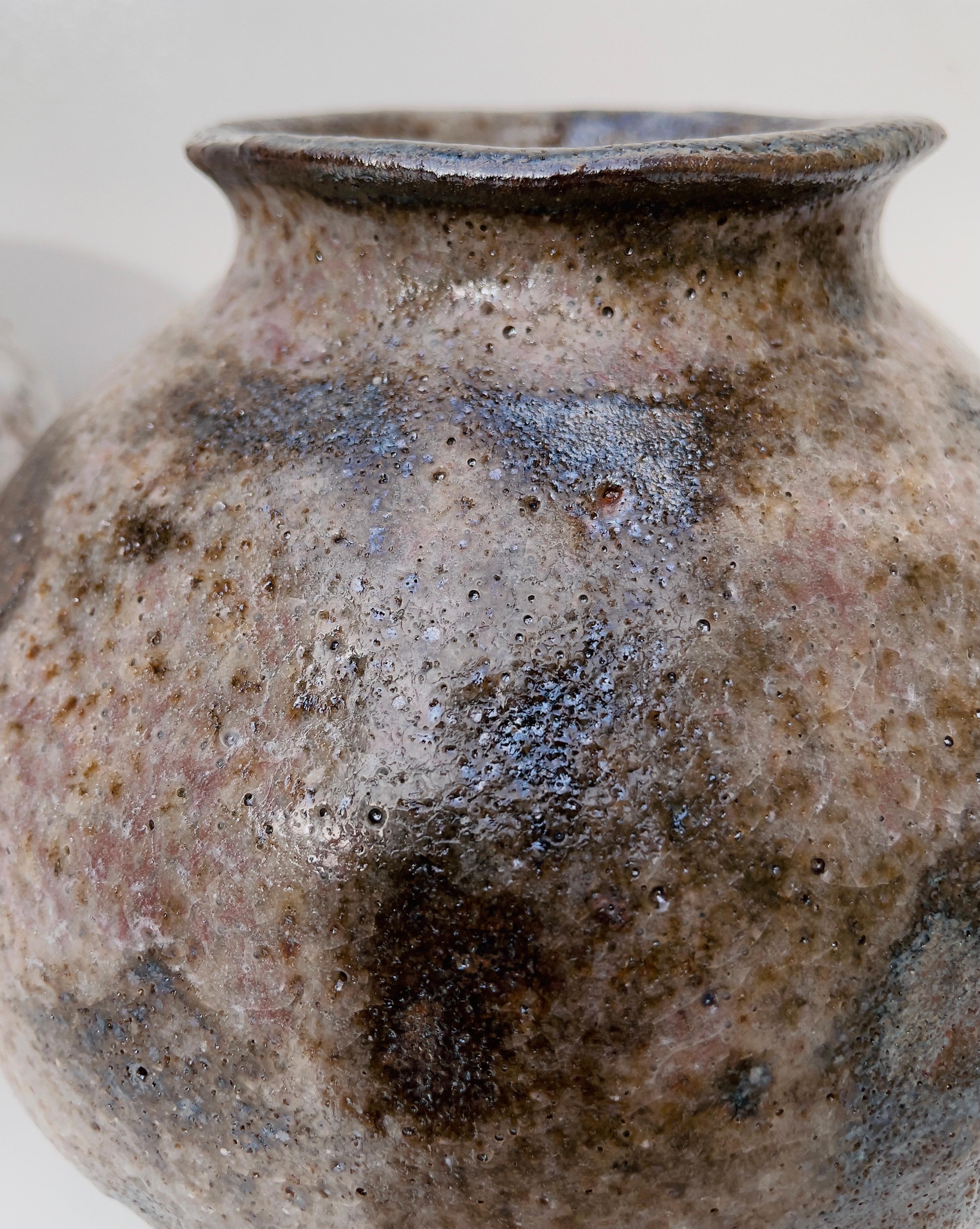 Braune Rituals-Vase von Lisa Geue (21. Jahrhundert und zeitgenössisch) im Angebot