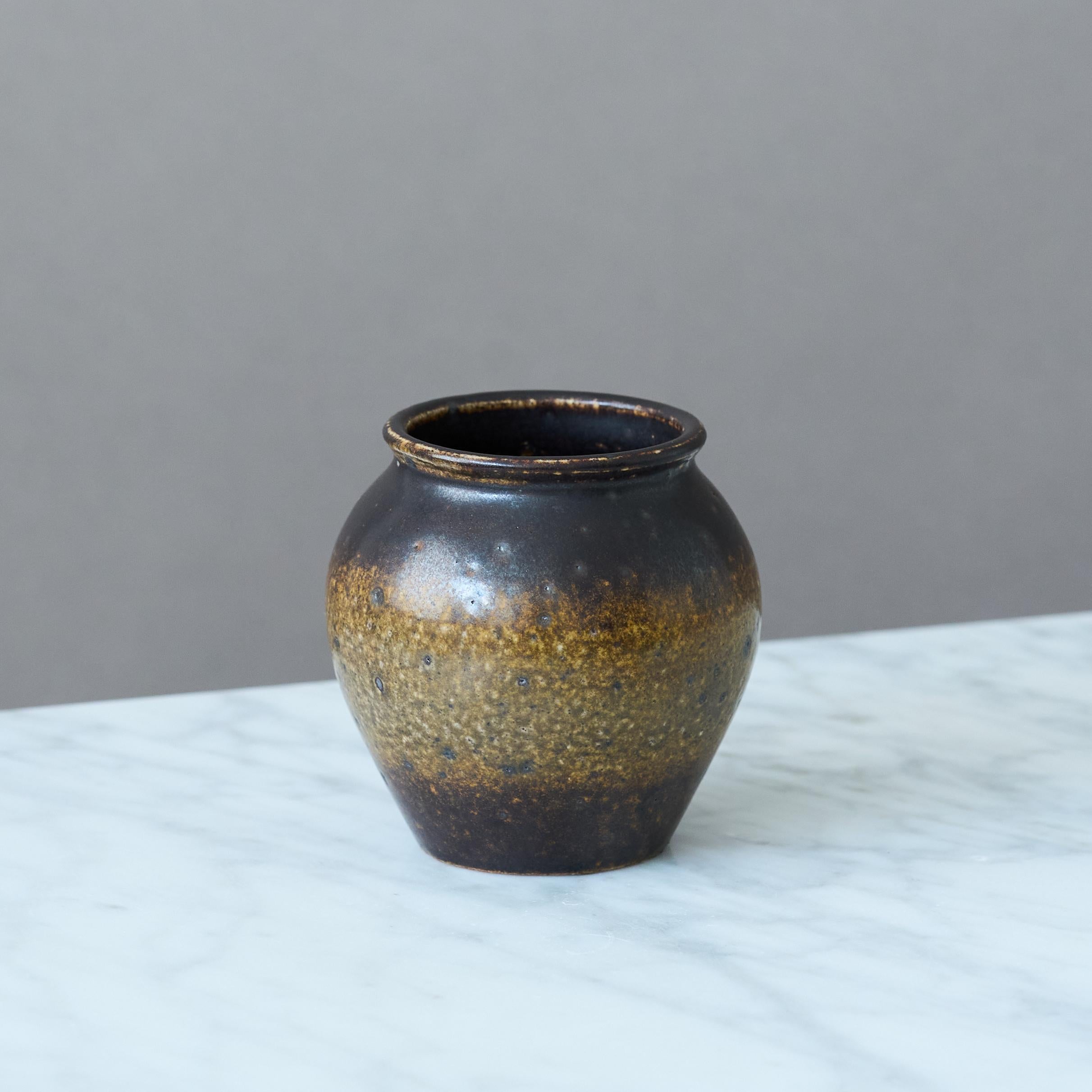 20th Century Small Brown Stoneware Bowl by Swedish Ceramist Claes Thell, 1966 For Sale