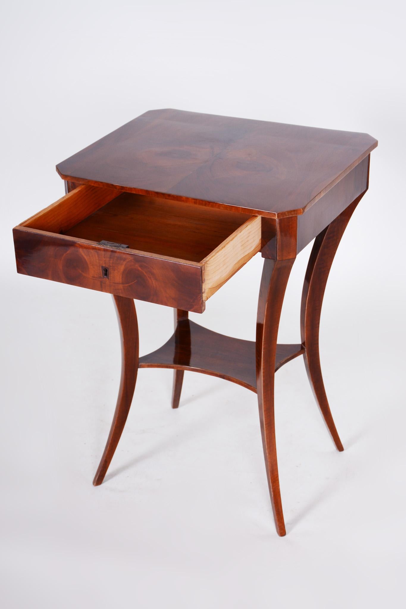 Lacquer Small Brown Walnut Biedermeier Table, Germany, 1830s, Shellac Polished For Sale