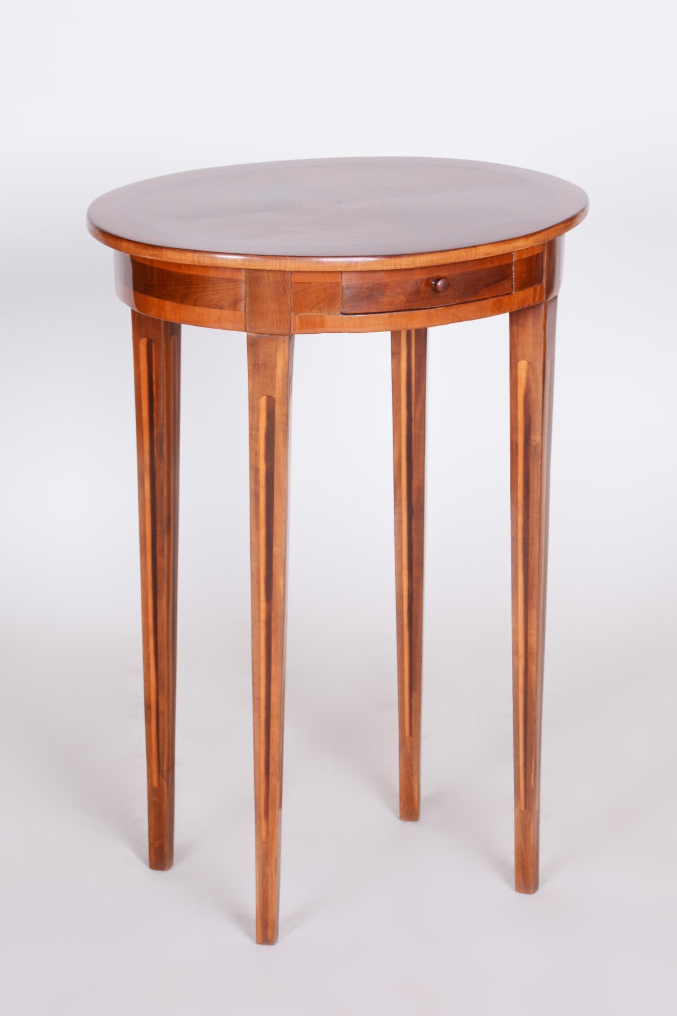 Biedermeier Small Brown Yew-Tree Classicism Inlaid Table, Italy, 1810s, Shellac Polished For Sale