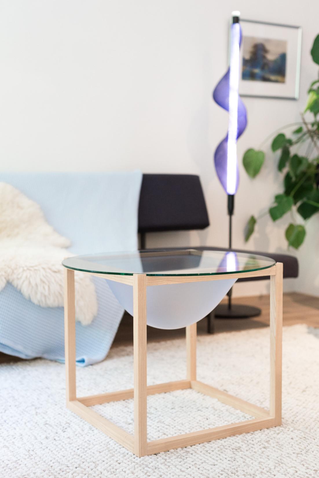 Small Bubble Coffee Table by Studio Thier & van Daalen
Dimensions: W 45 x D 45 x H 45 cm
Materials: Ash, Acrylic Glass, Glass
Also Available: Other colour options available,

With an unique look and effect of depth, this coffee table will bring