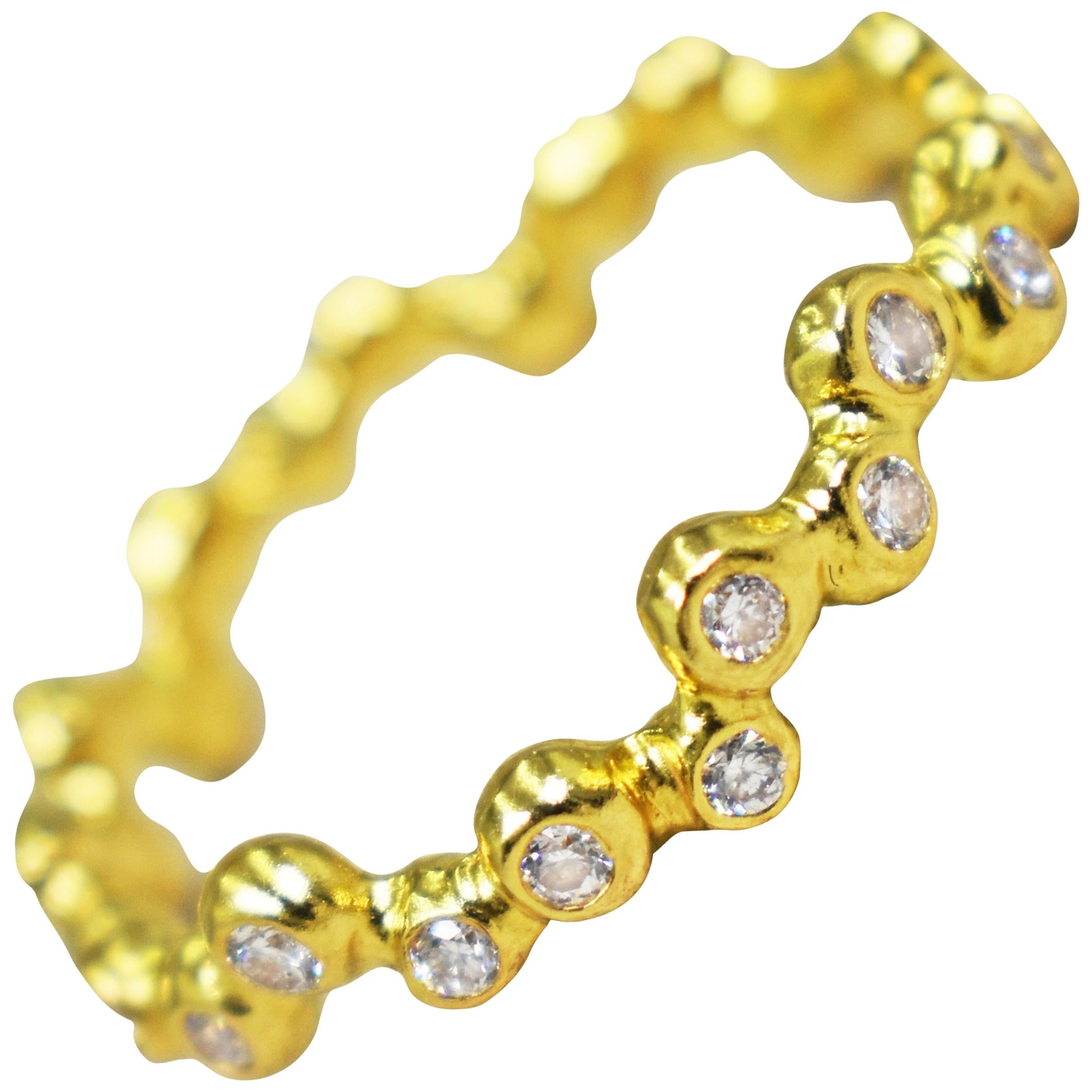 Bague à anneau en or 22 carats avec petit diamant en forme de bulle