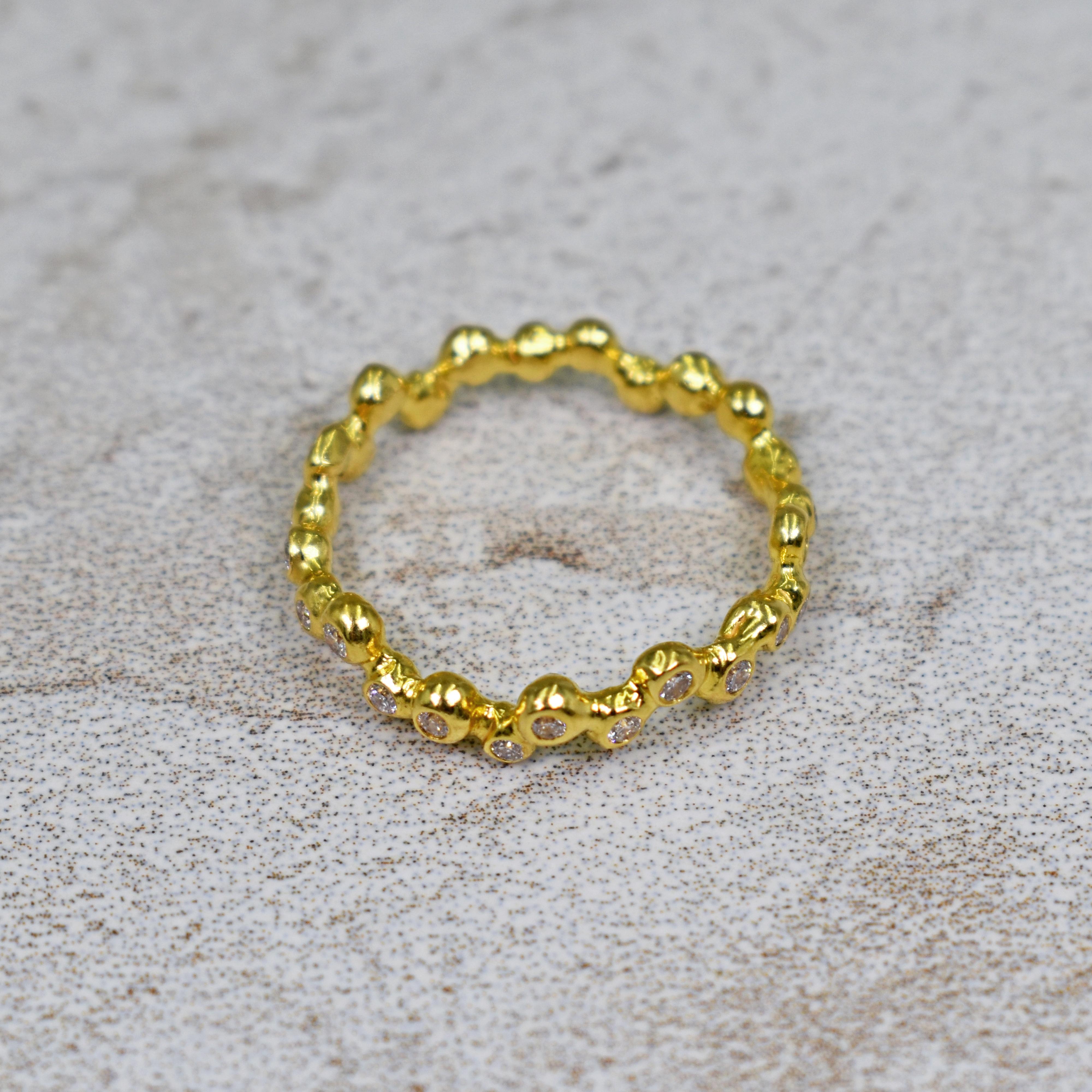 Bague à anneau en or 22 carats avec petit diamant en forme de bulle Pour femmes en vente