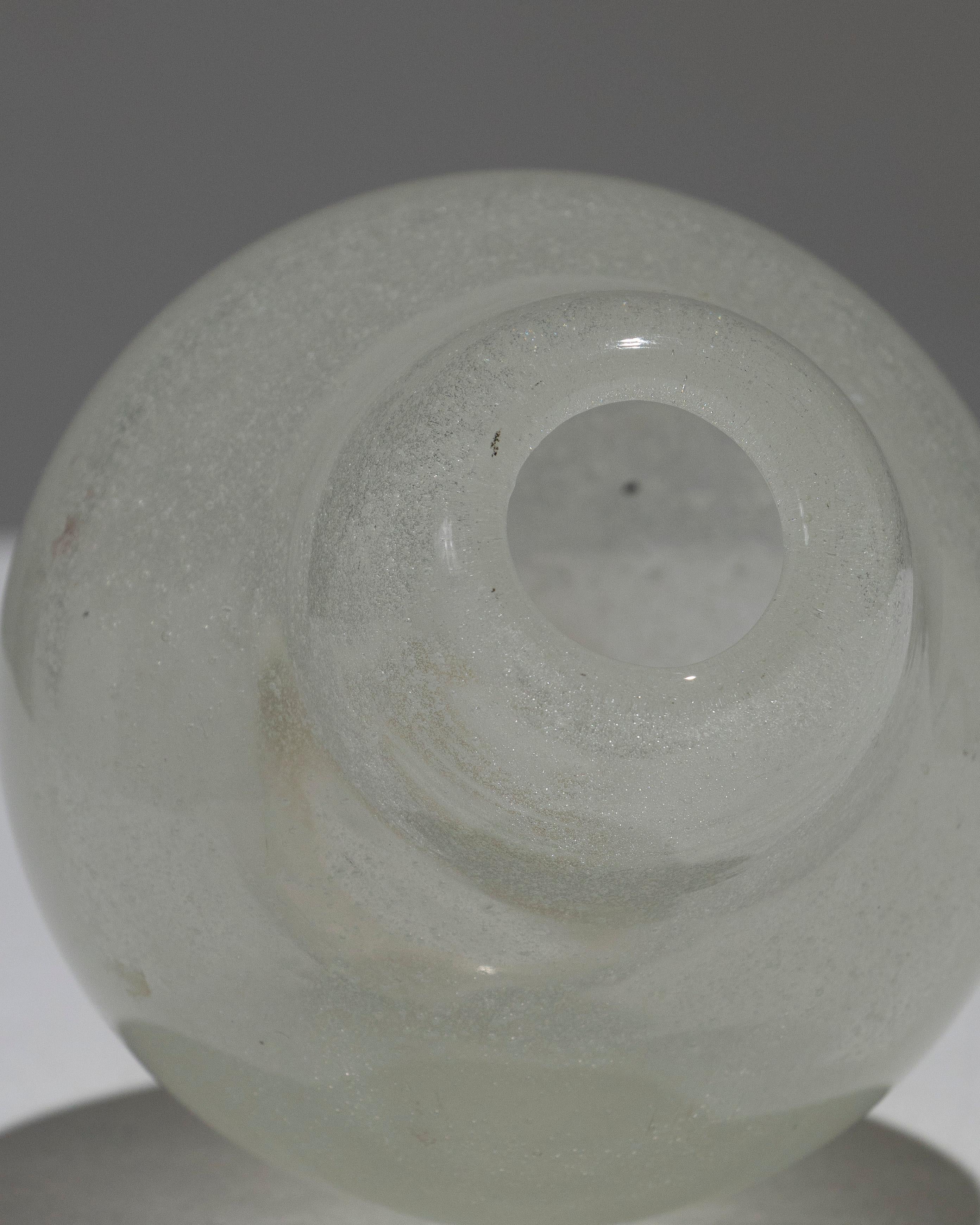 Piccolo vaso di vetro a bolle, anni '60 In condizioni buone in vendita a PARIS, FR