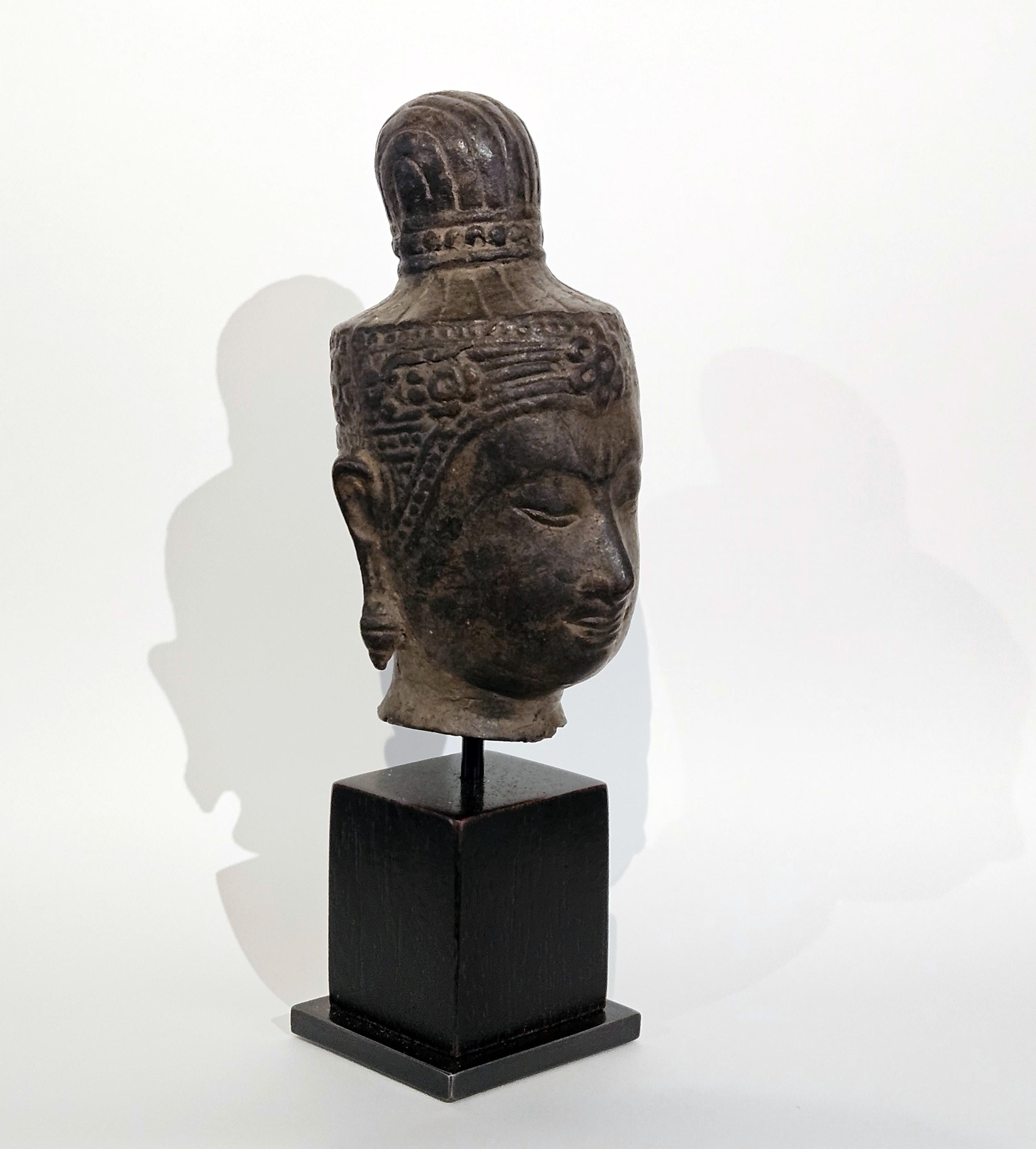 Small Buddha head in bronze In Good Condition For Sale In Ramillies, BE