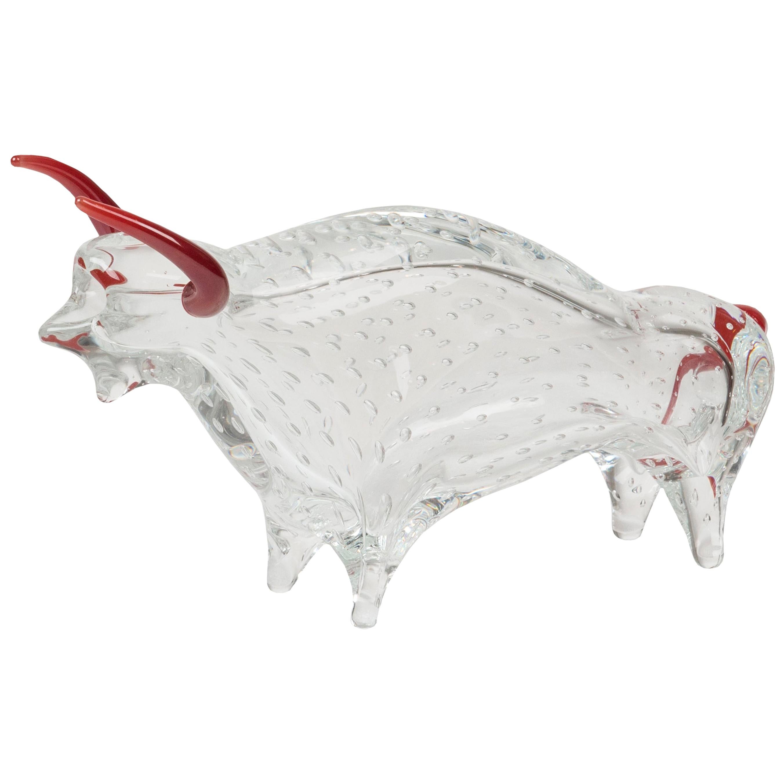 Kleiner Stier mit roten Hornen, aus Glas, Italien im Angebot
