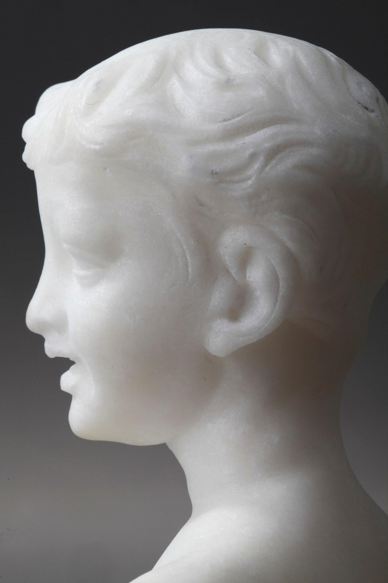 Piccolo busto raffigurante un ragazzo in alabastro in vendita 7