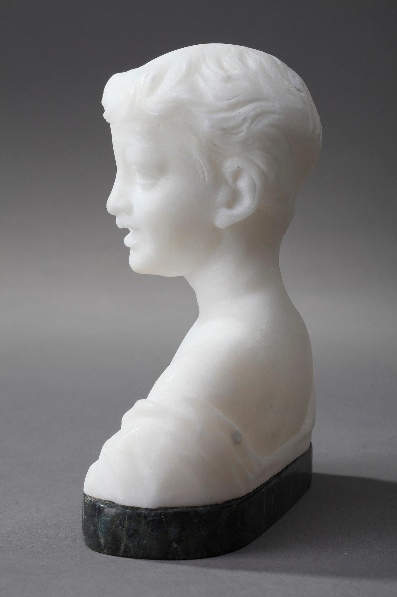 Small Bust Representing a Young Boy in Alabaster In Good Condition For Sale In Paris, FR