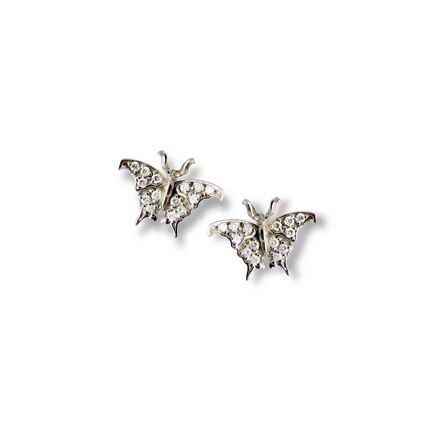 Erleben Sie den Zauber zarter Schönheit mit unseren kleinen Schmetterlings-Diamantohrringen aus bezauberndem Gelbgold. Diese bezaubernden Ohrringe verwandeln Ihre Ohren in verführerische Aprikosenblüten und versprühen einen unwiderstehlichen