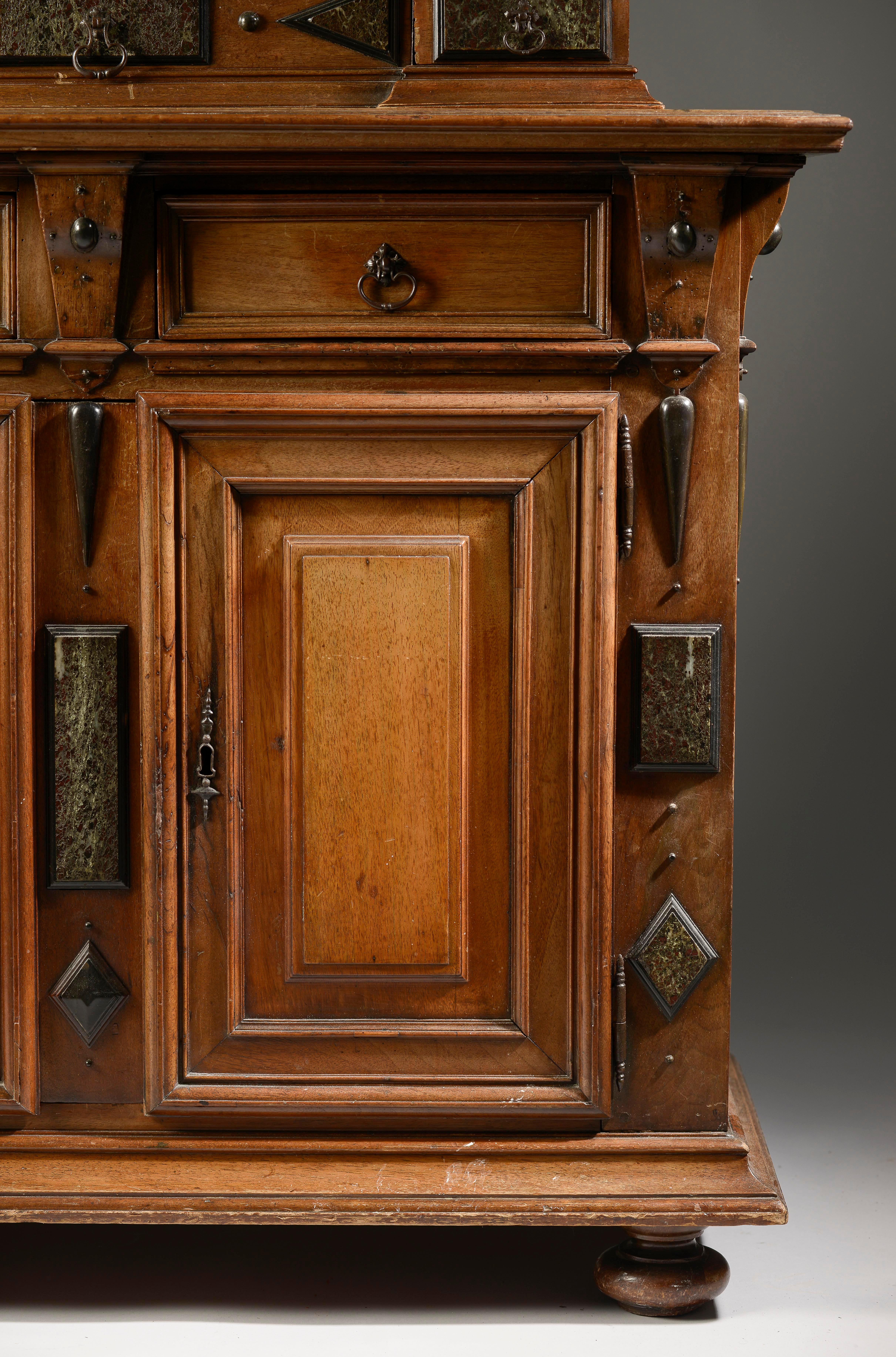 Small Cabinet by l'Ecole de Fontainebleau Incrusted with Marble Tablets In Good Condition For Sale In Saint-Ouen, FR