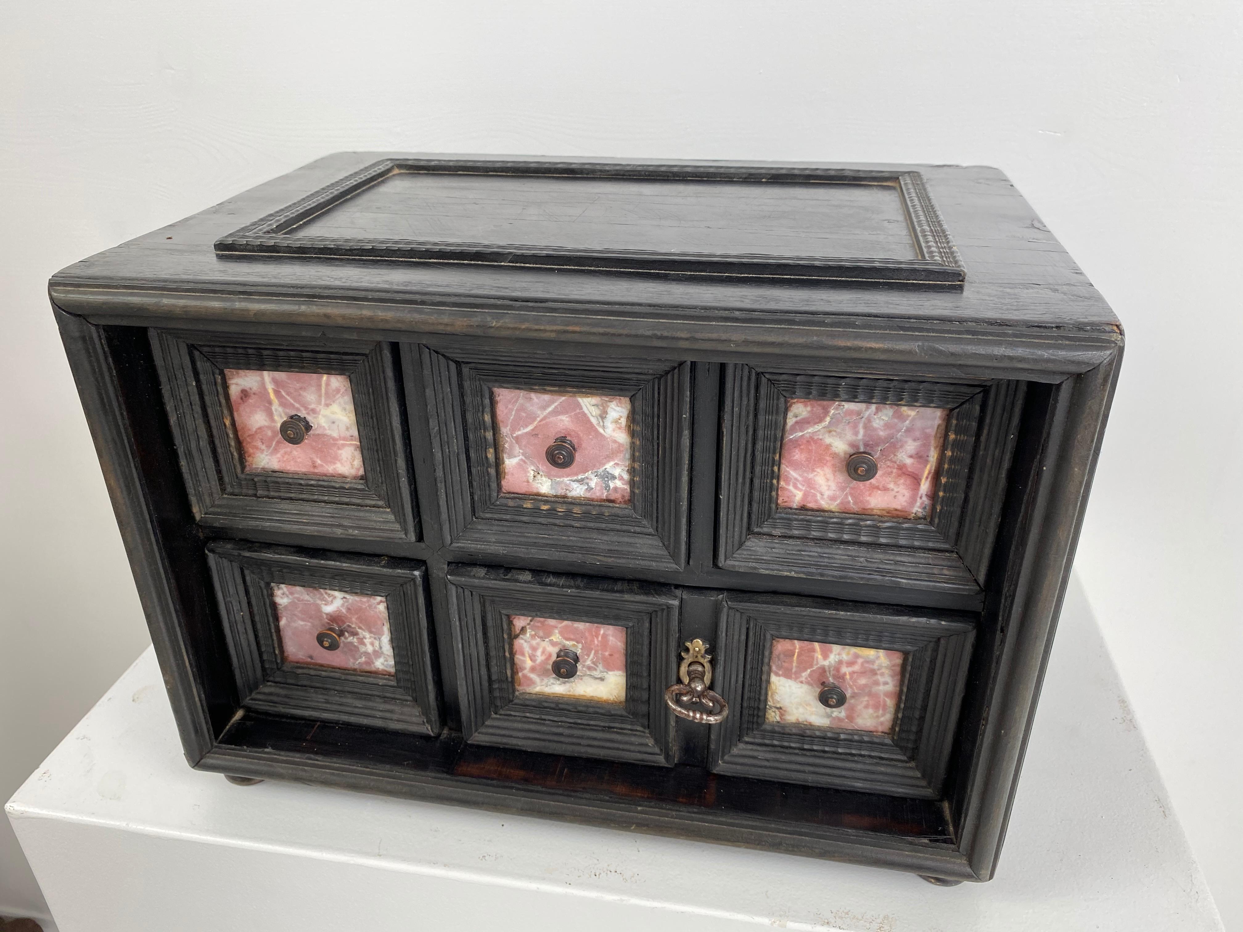 Small Cabinet de Curiosites with Marble finishing For Sale 3