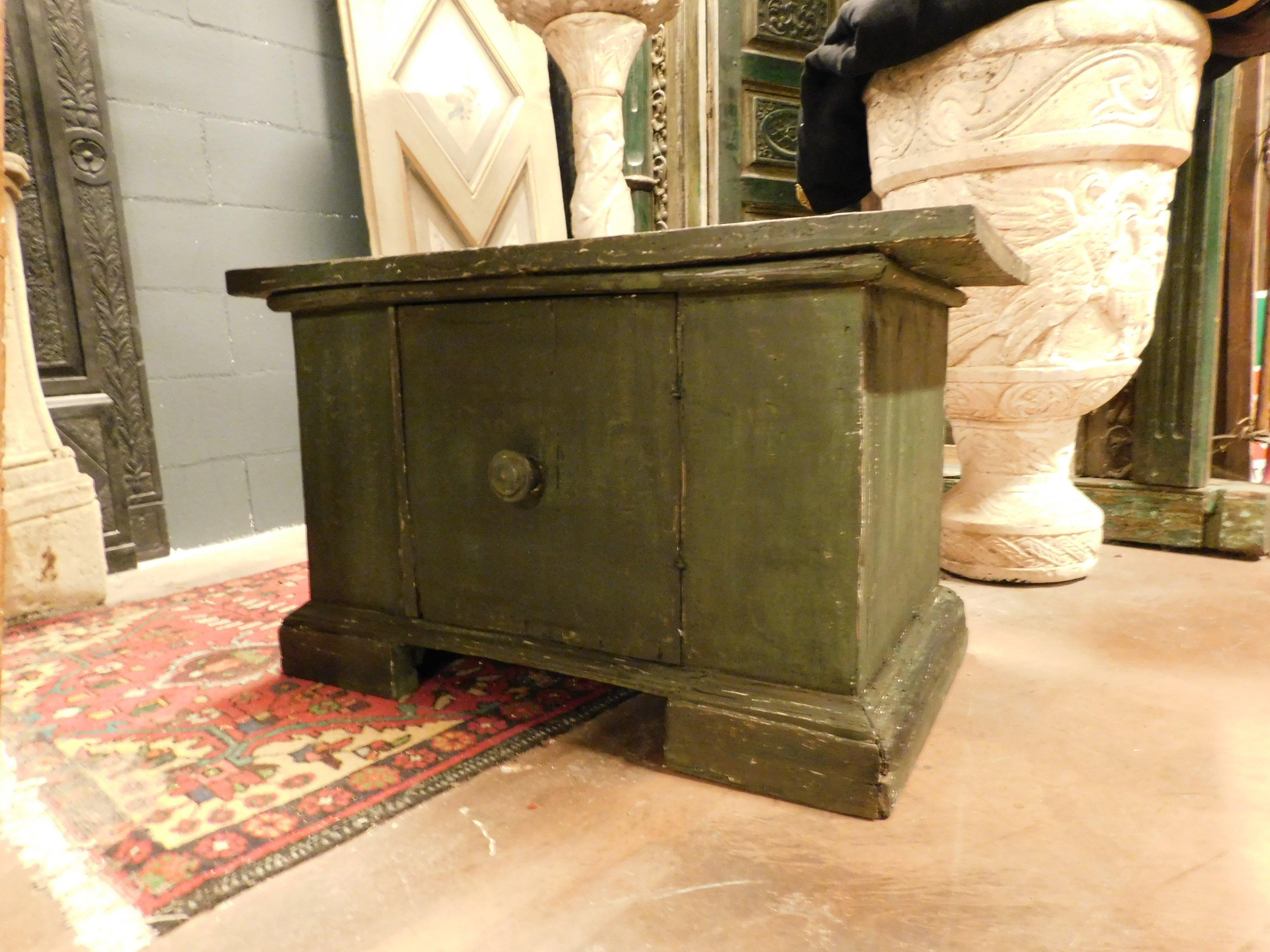 Armario pequeño, armario de madera lacada en verde con puerta, Italia en Bueno estado para la venta en Cuneo, Italy (CN)
