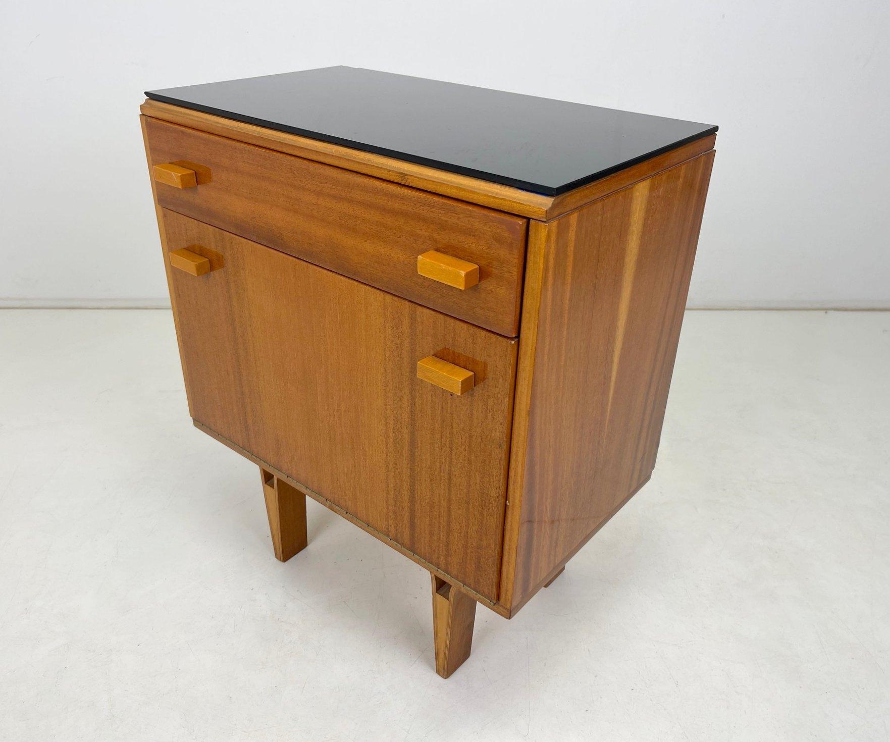 Tchèque Petit meuble de rangement ou table de chevet par Frantisek Mezulanik, années 1960 en vente