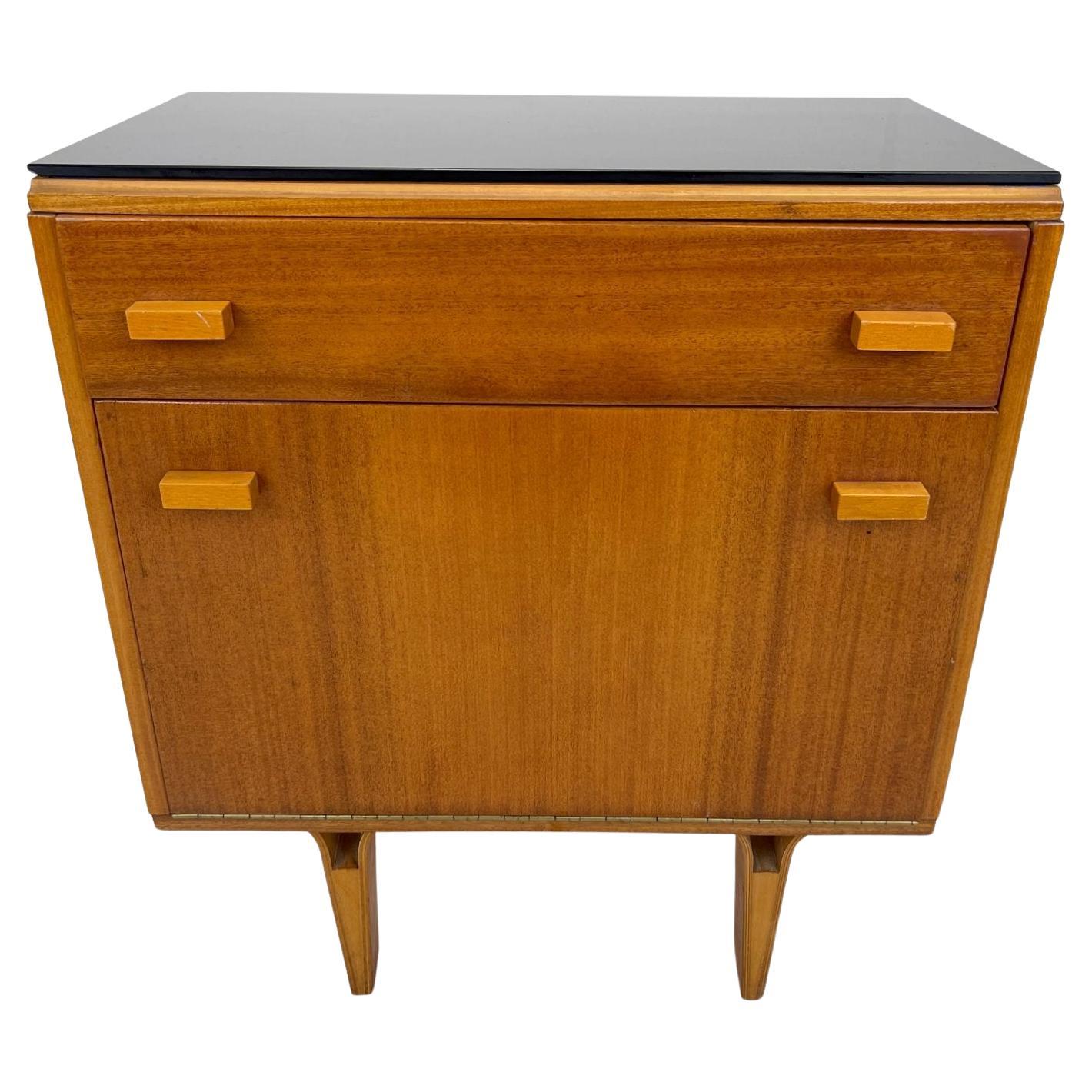 Petit meuble de rangement ou table de chevet par Frantisek Mezulanik, années 1960 en vente