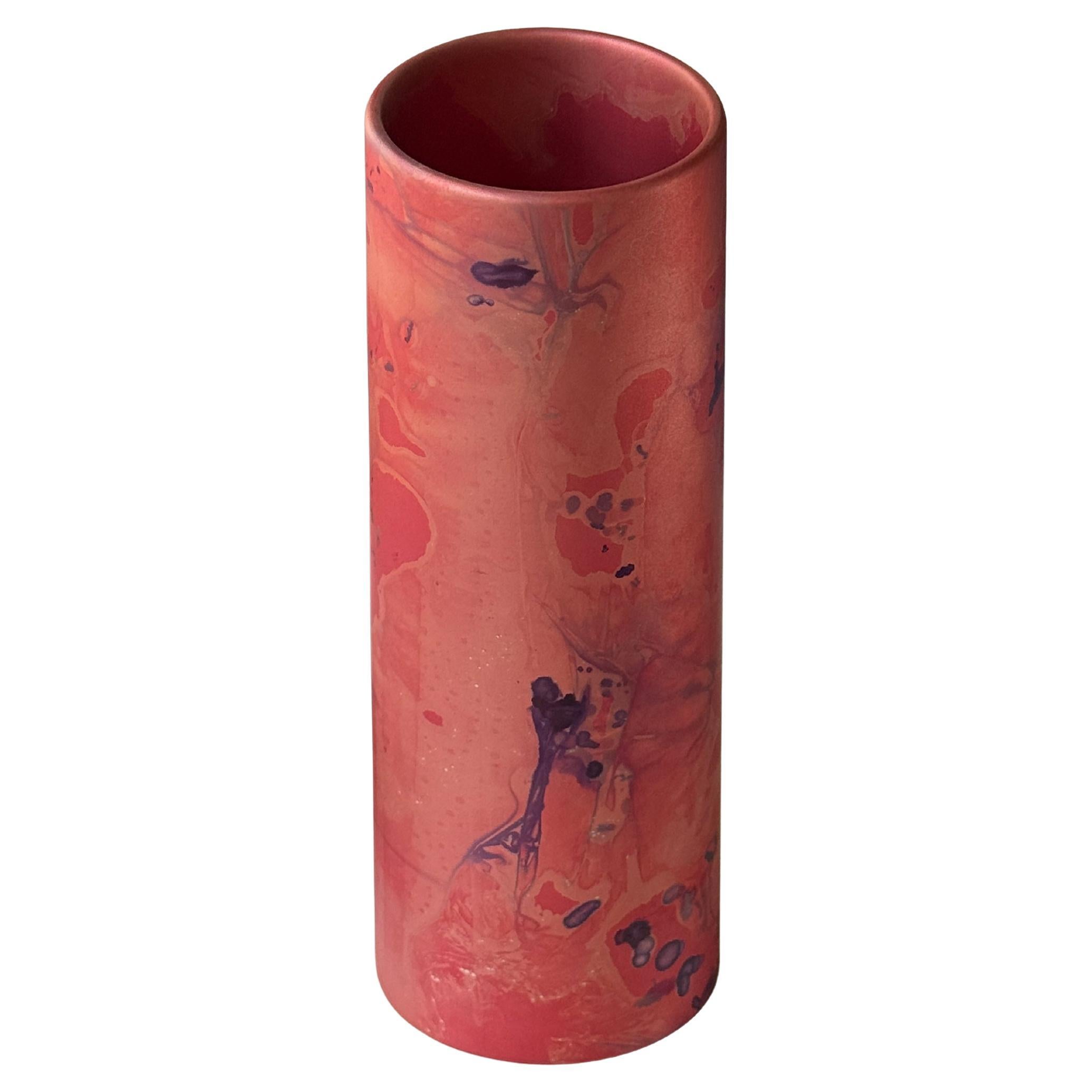 Petit vase Cambium Aluminium anodisé teinté dans la masse rose mat par Studio Loop Loop