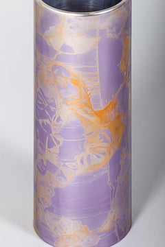 Petit vase en cambium Aluminium anodisé teinté dans la masse par Studio Loop Loop