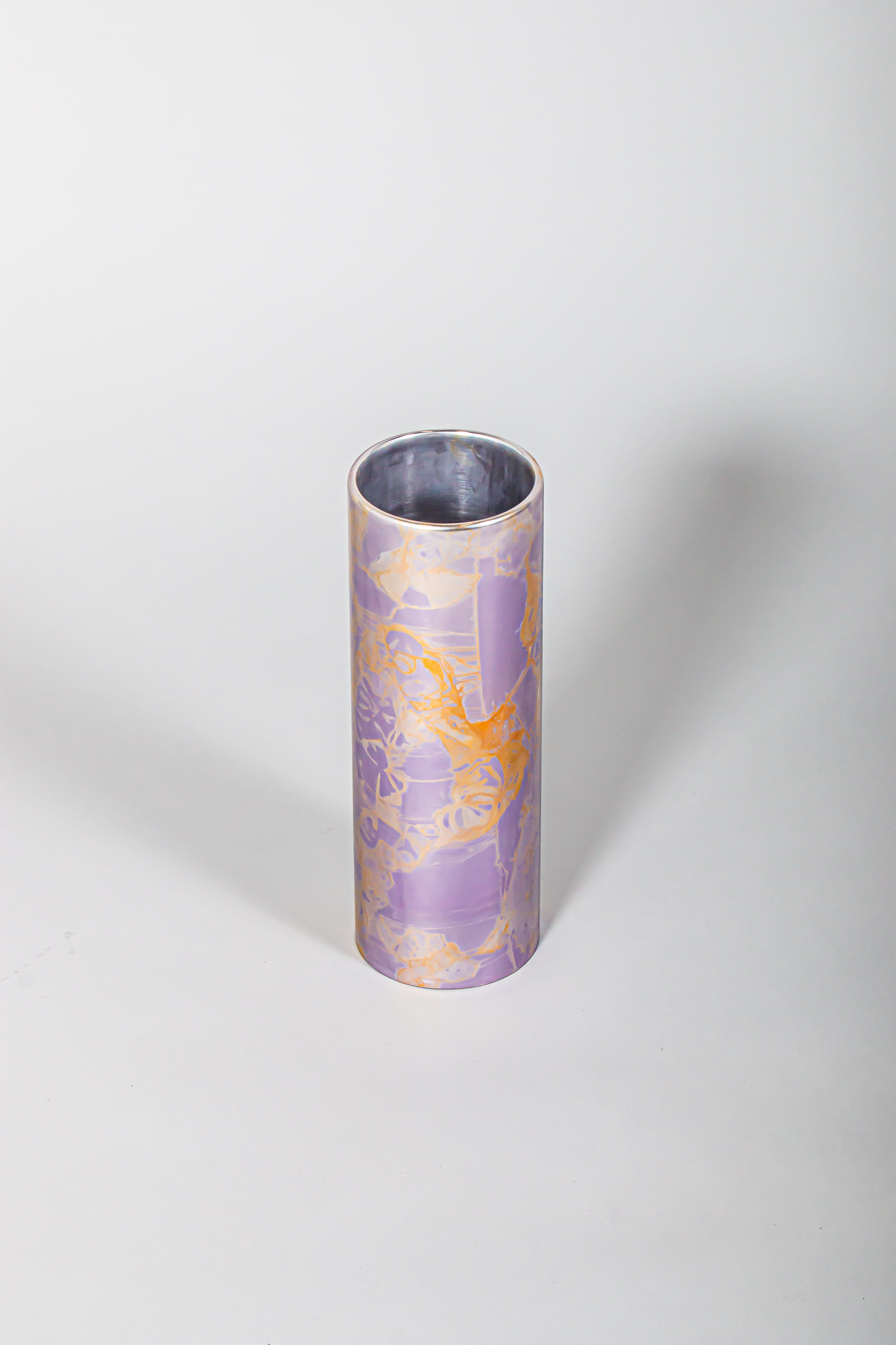 Moderne Petit vase en cambium Aluminium anodisé teinté dans la masse par Studio Loop Loop en vente