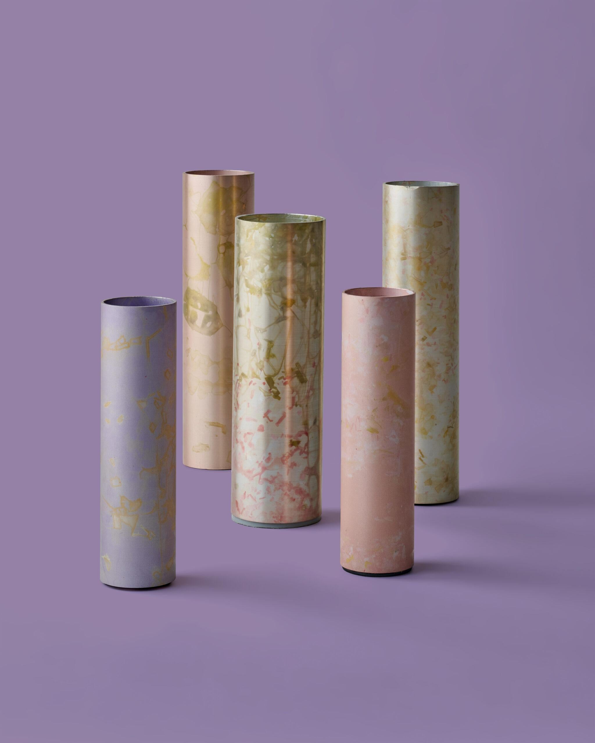 Laqué Petit vase en cambium Aluminium anodisé teinté dans la masse par Studio Loop Loop en vente