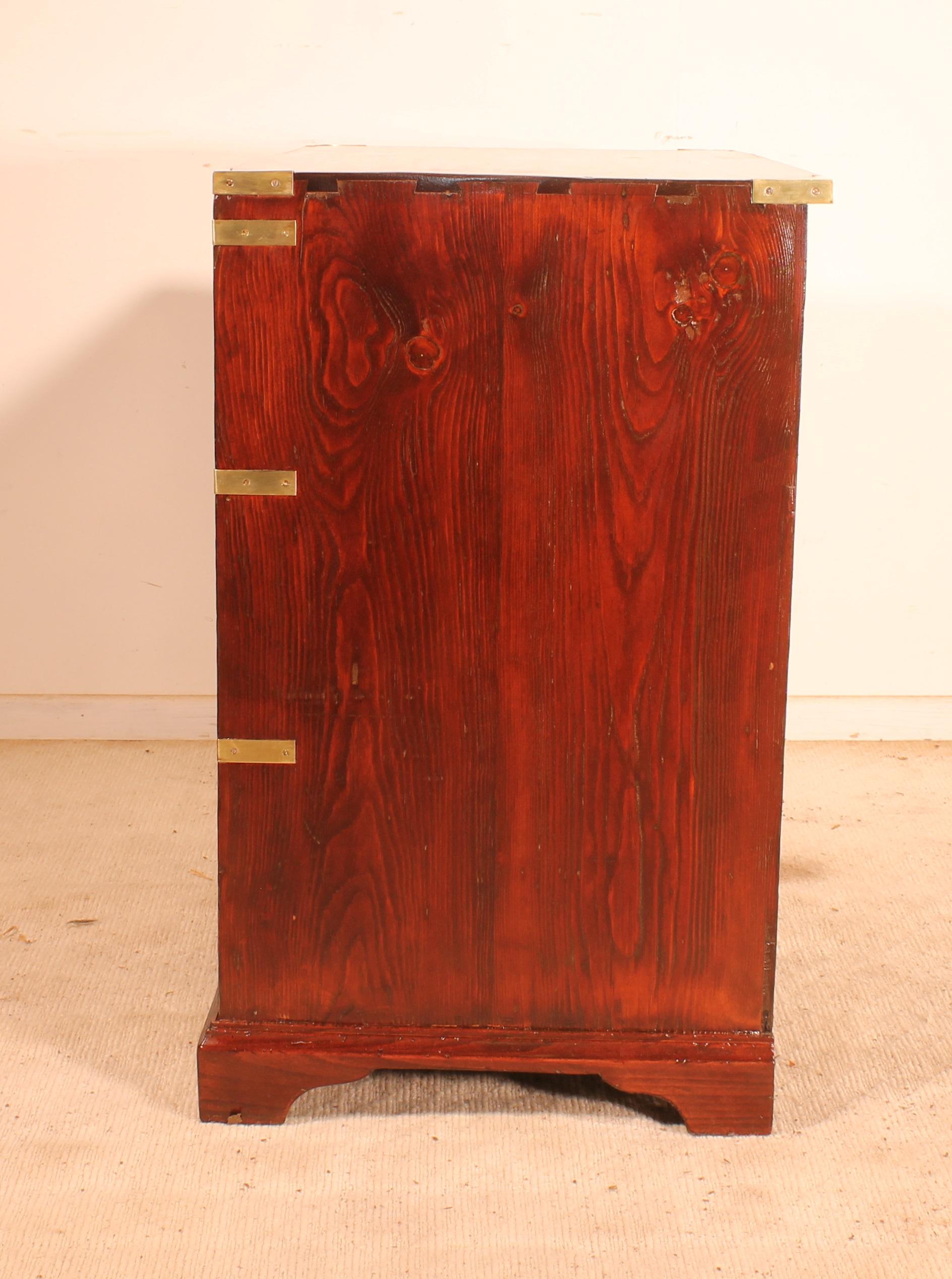 Small Campaign Chest of Drawers from 19th Century Stamped Heals & Sons London In Good Condition In Brussels, Brussels