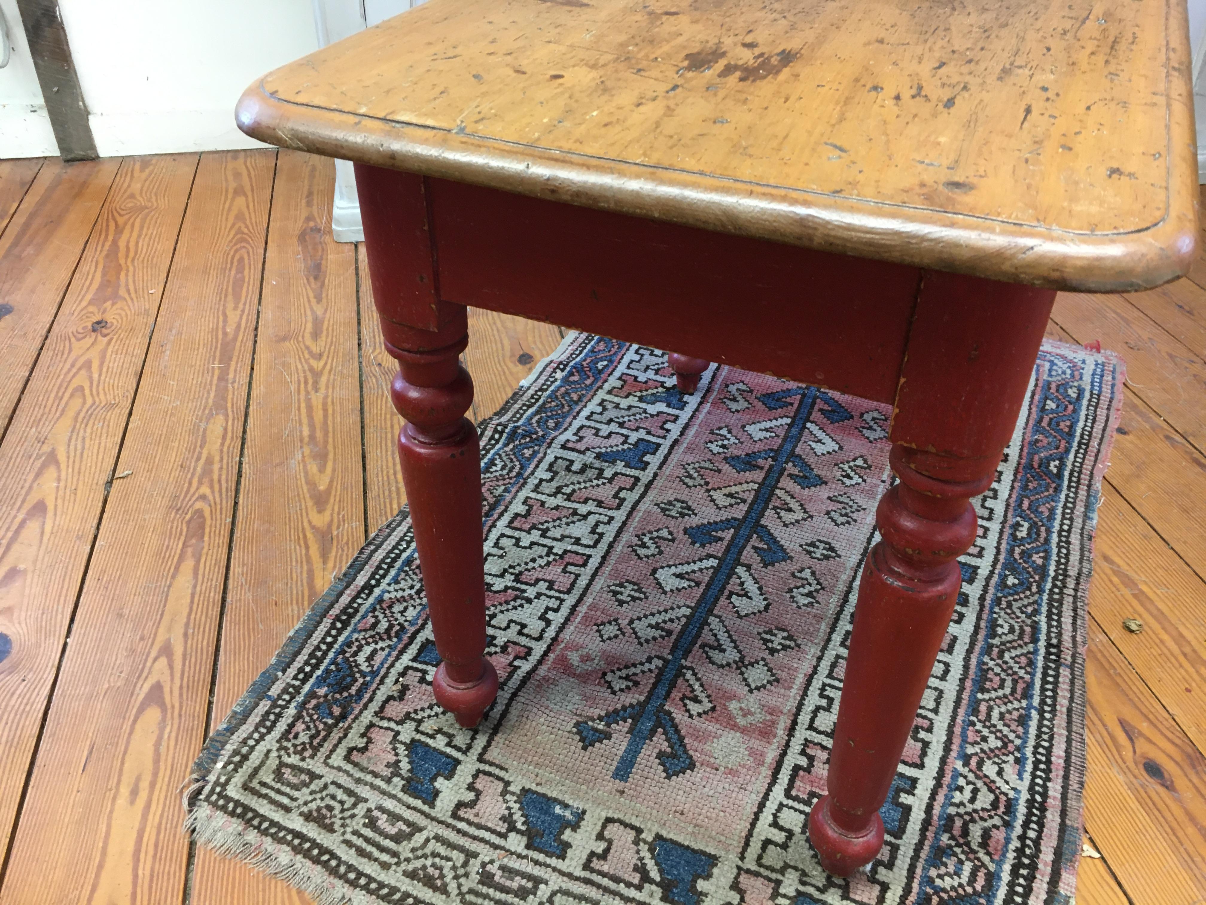 Small Canadian Painted Base Table In Good Condition In Sheffield, MA