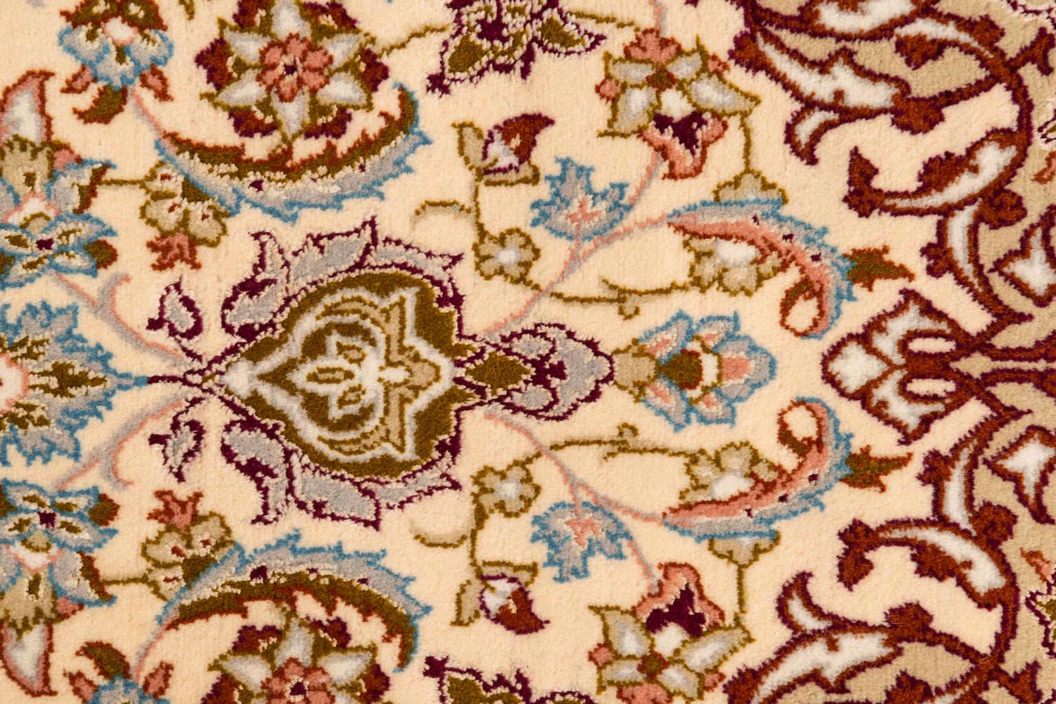 Small Carpet with Silk Warp For Sale 3
