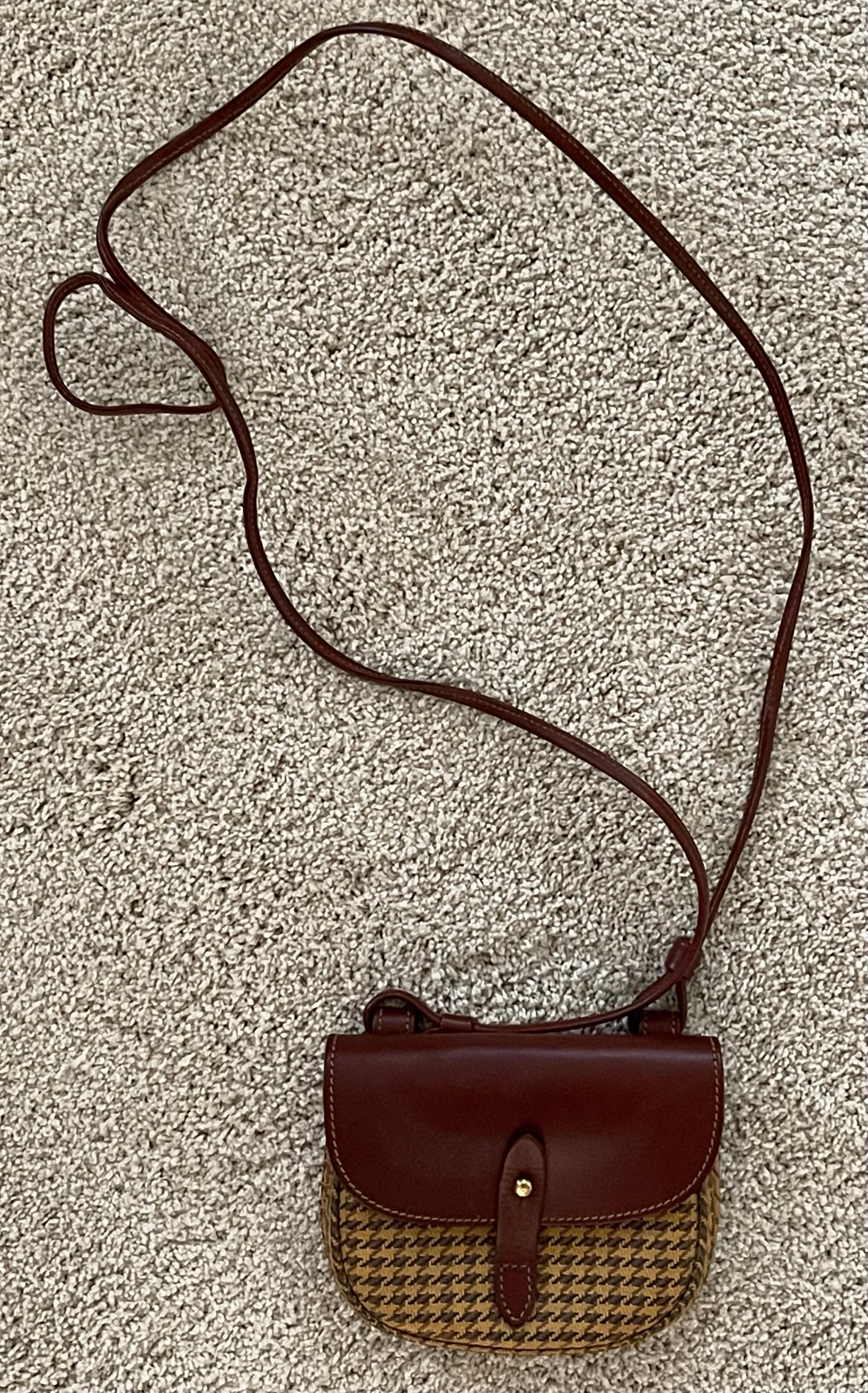 Small Cartridge Houndstooth Shoulder Bag by Marley Hodgson for Ghurka For Sale 2