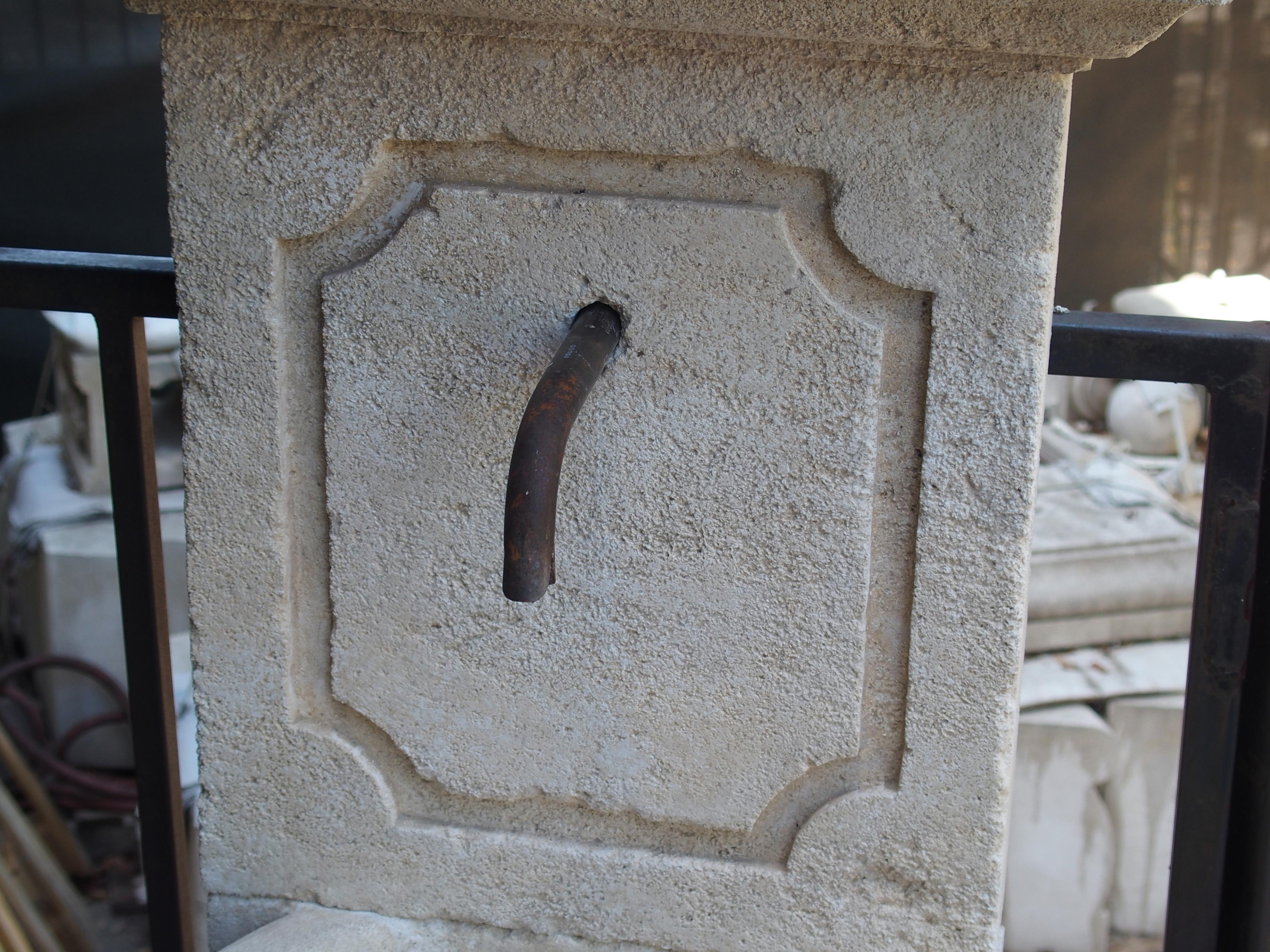 Small Carved French Wall Fountain from Provence In Good Condition In Dallas, TX