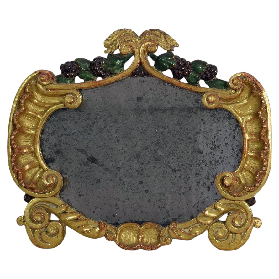 Pequeño espejo de pared barroco de madera dorada tallada, Italia, circa 1750, cristal original en venta