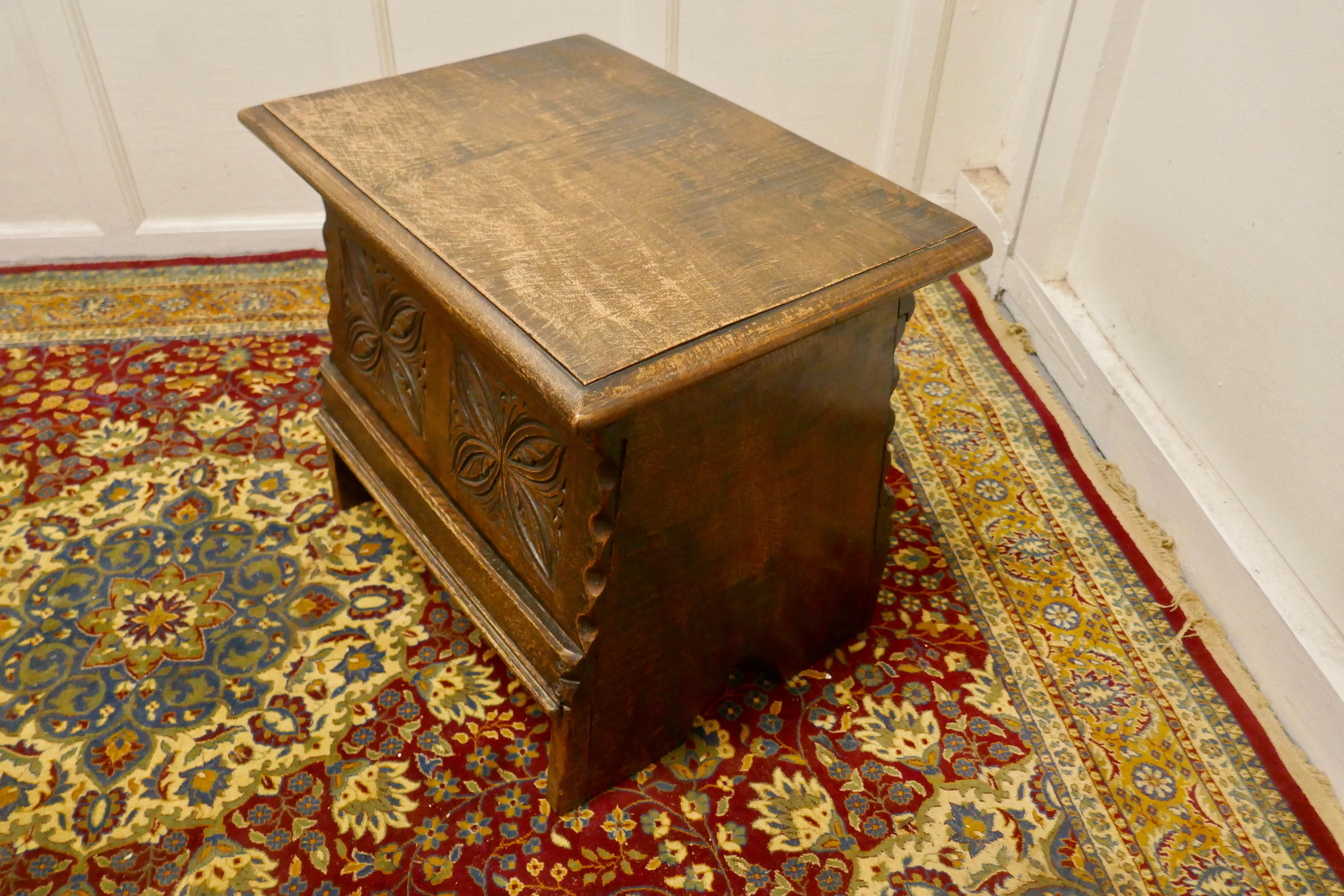 Small Carved Oak Chest or Shoe Box Coffer In Good Condition For Sale In Chillerton, Isle of Wight