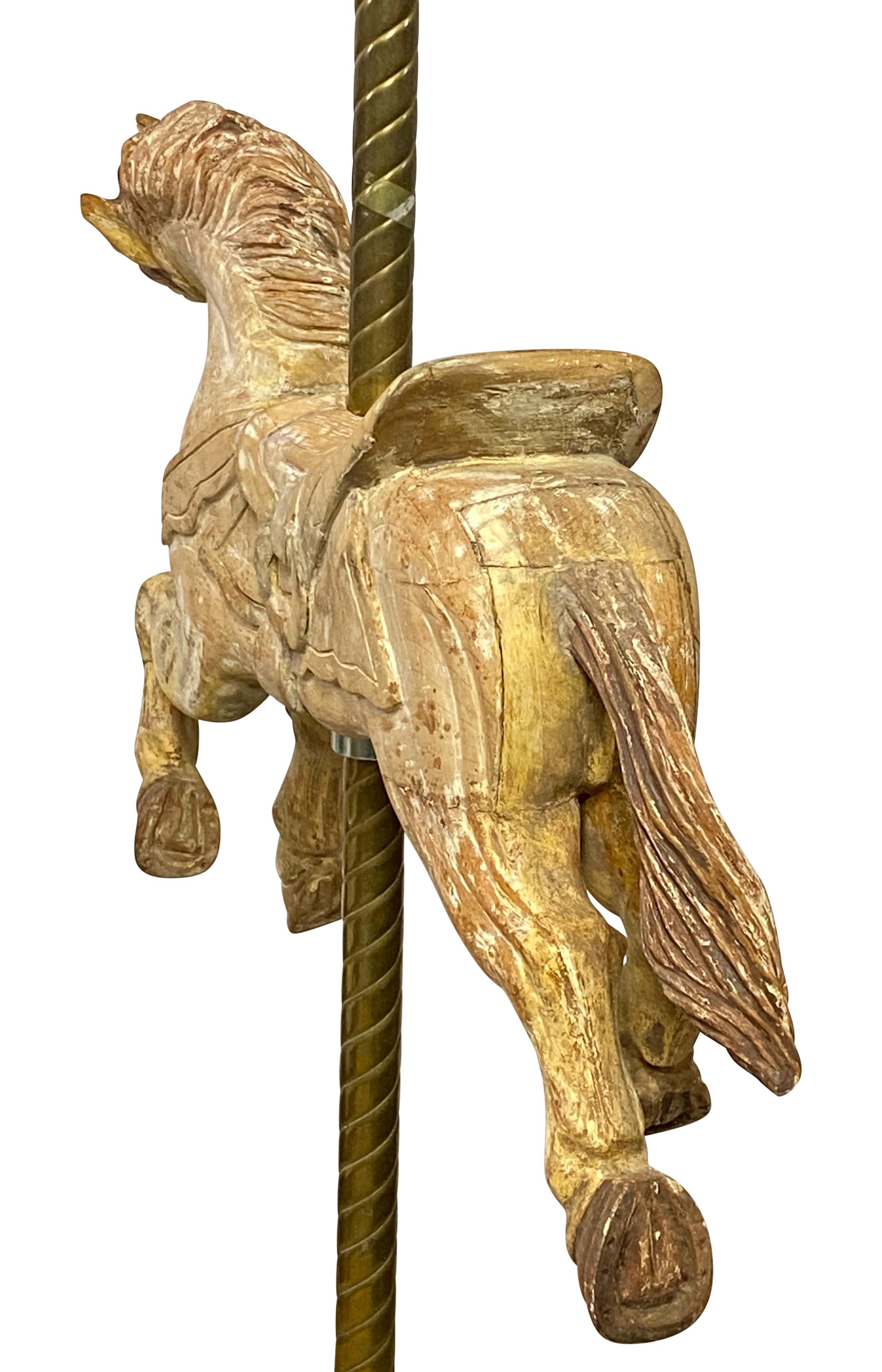 Petit cheval de carrousel en Wood Wood sculpté sur Stand en laiton Bon état - En vente à San Francisco, CA