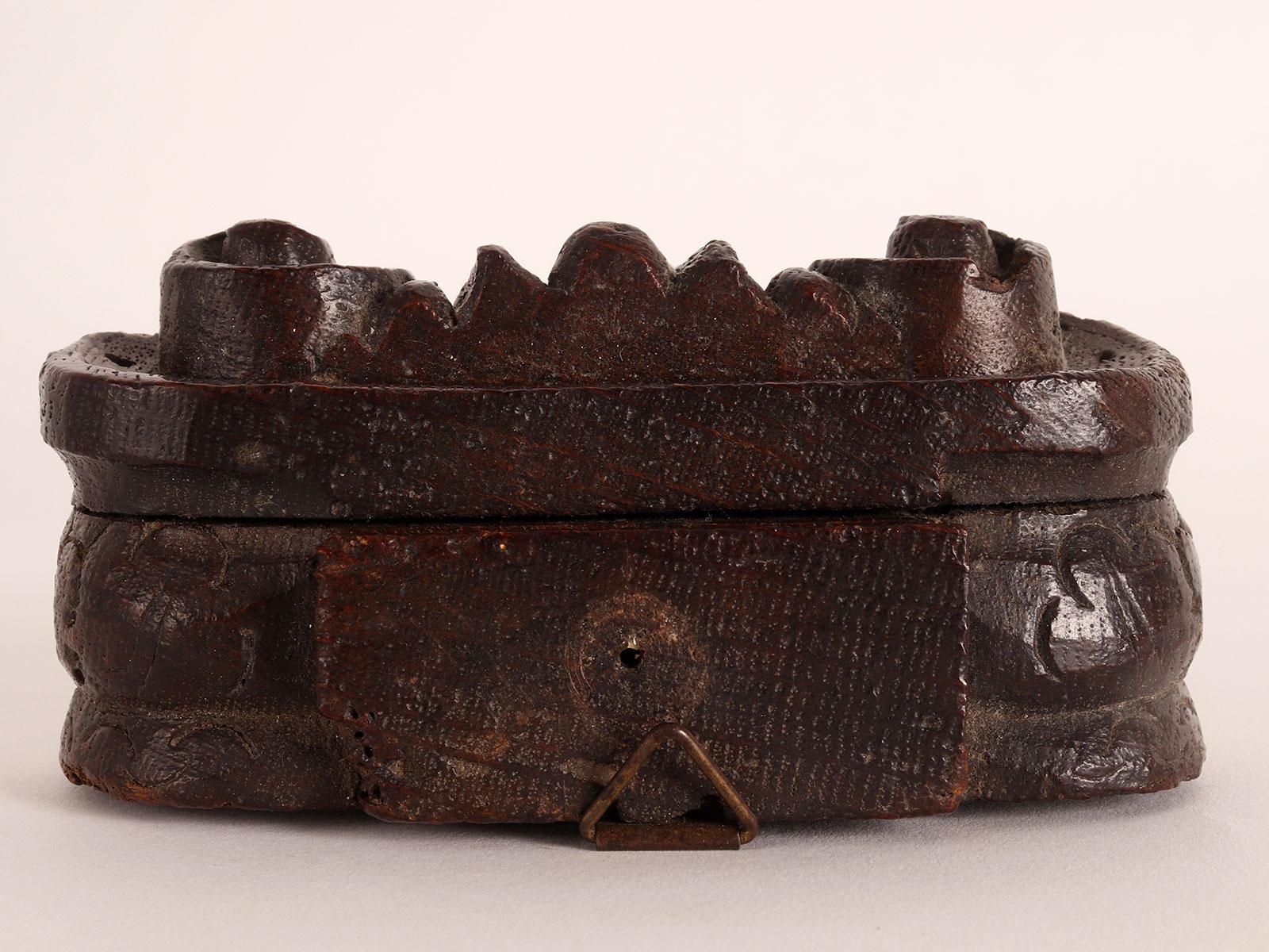 Pequeño tallado en madera, representando un capitel jónico, Italia, hacia 1850 en venta 1