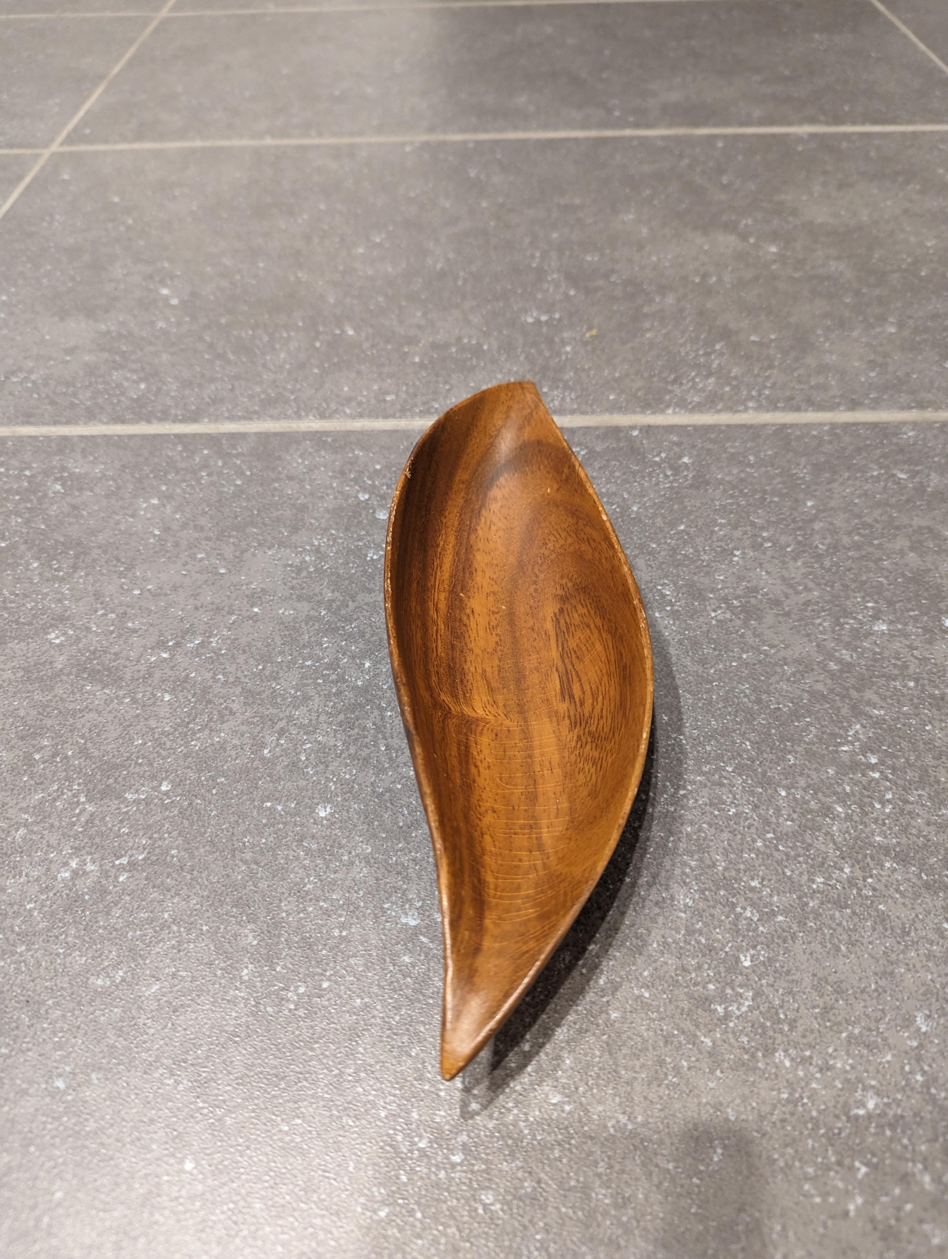 Late 20th Century Small Carved Wood Leaf Tray For Sale