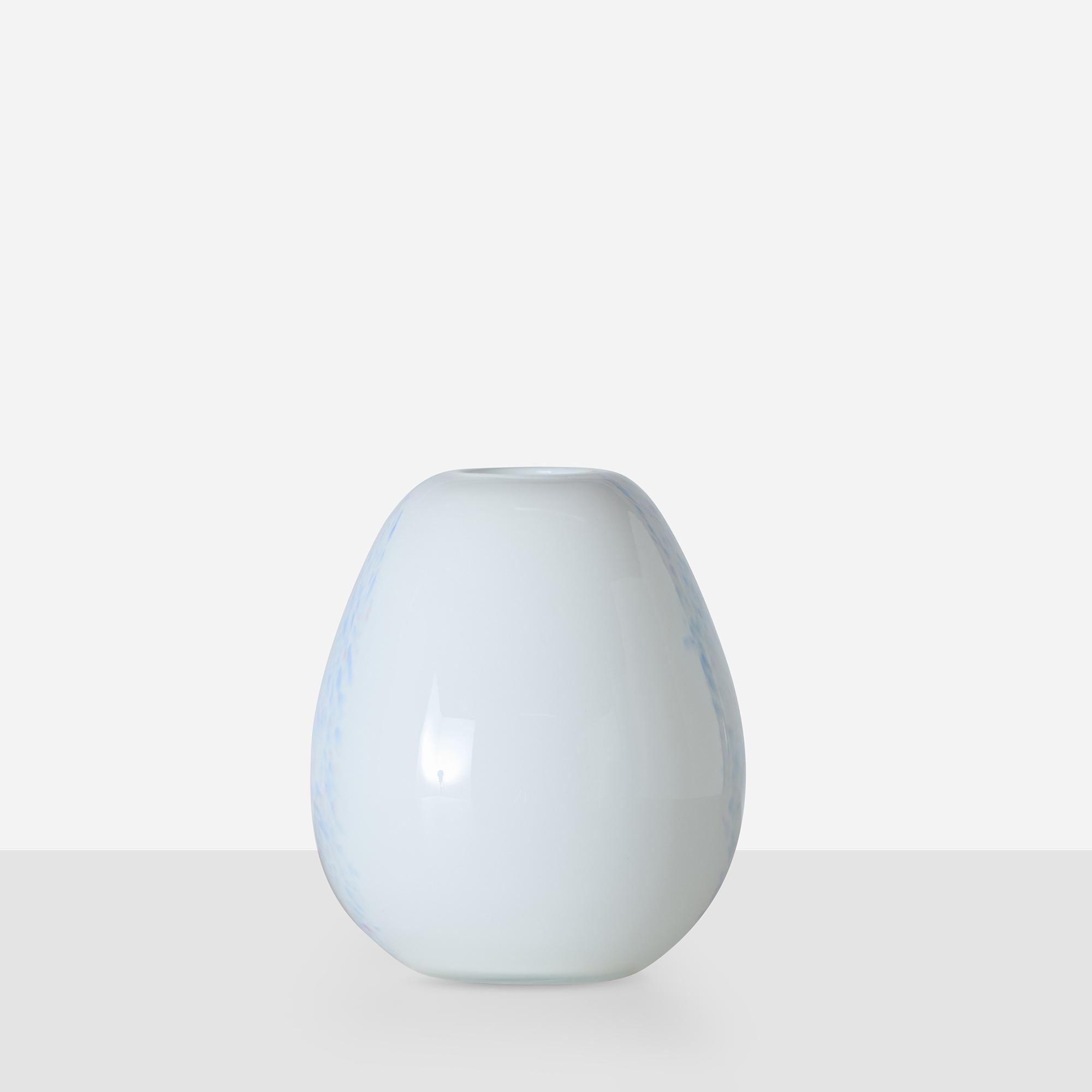 Moderno Vaso piccolo in vetro incamiciato di Holmegaard in vendita