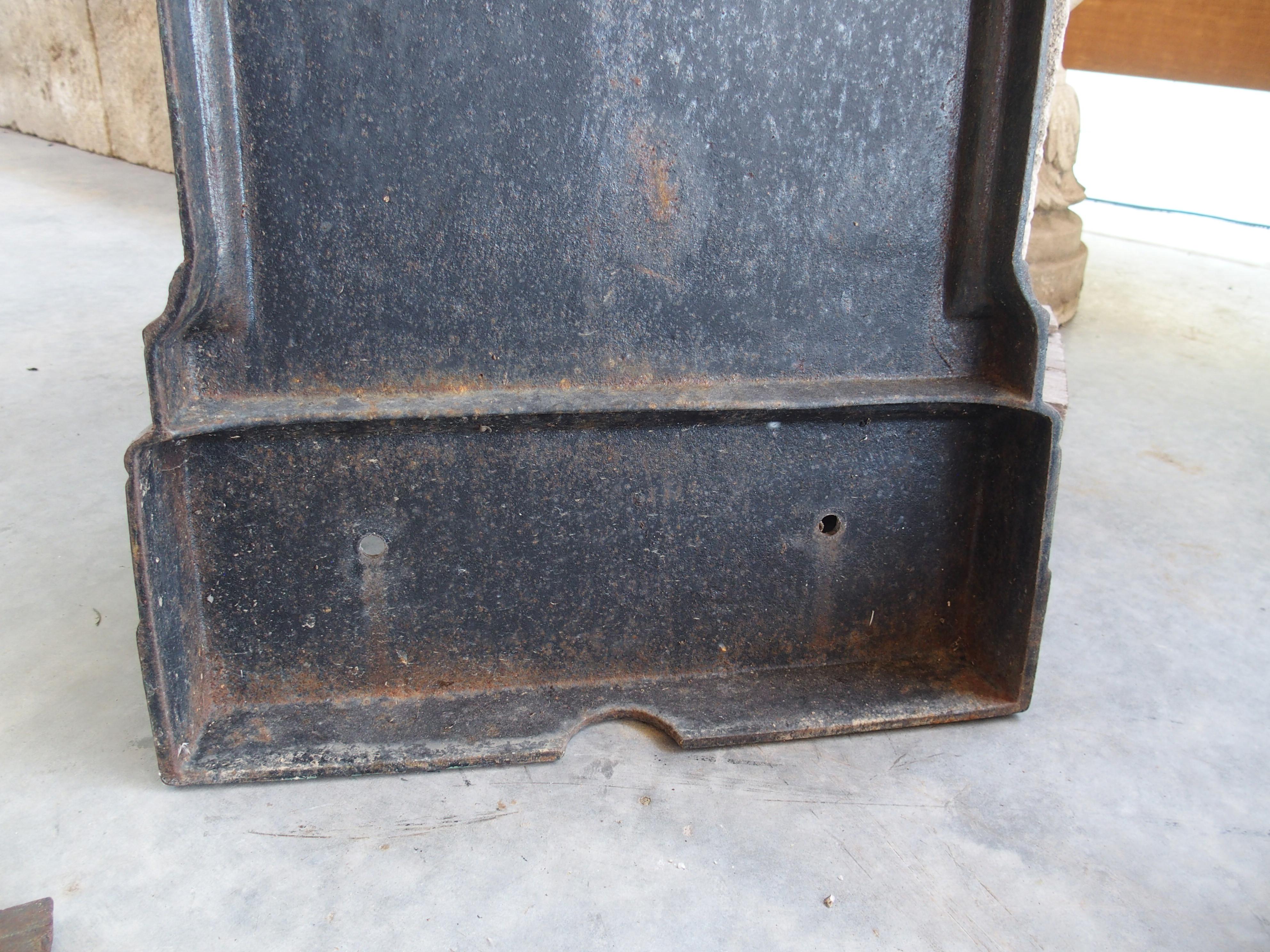 Small Cast Iron Fountain from Toulouse, France, 20th Century For Sale 9