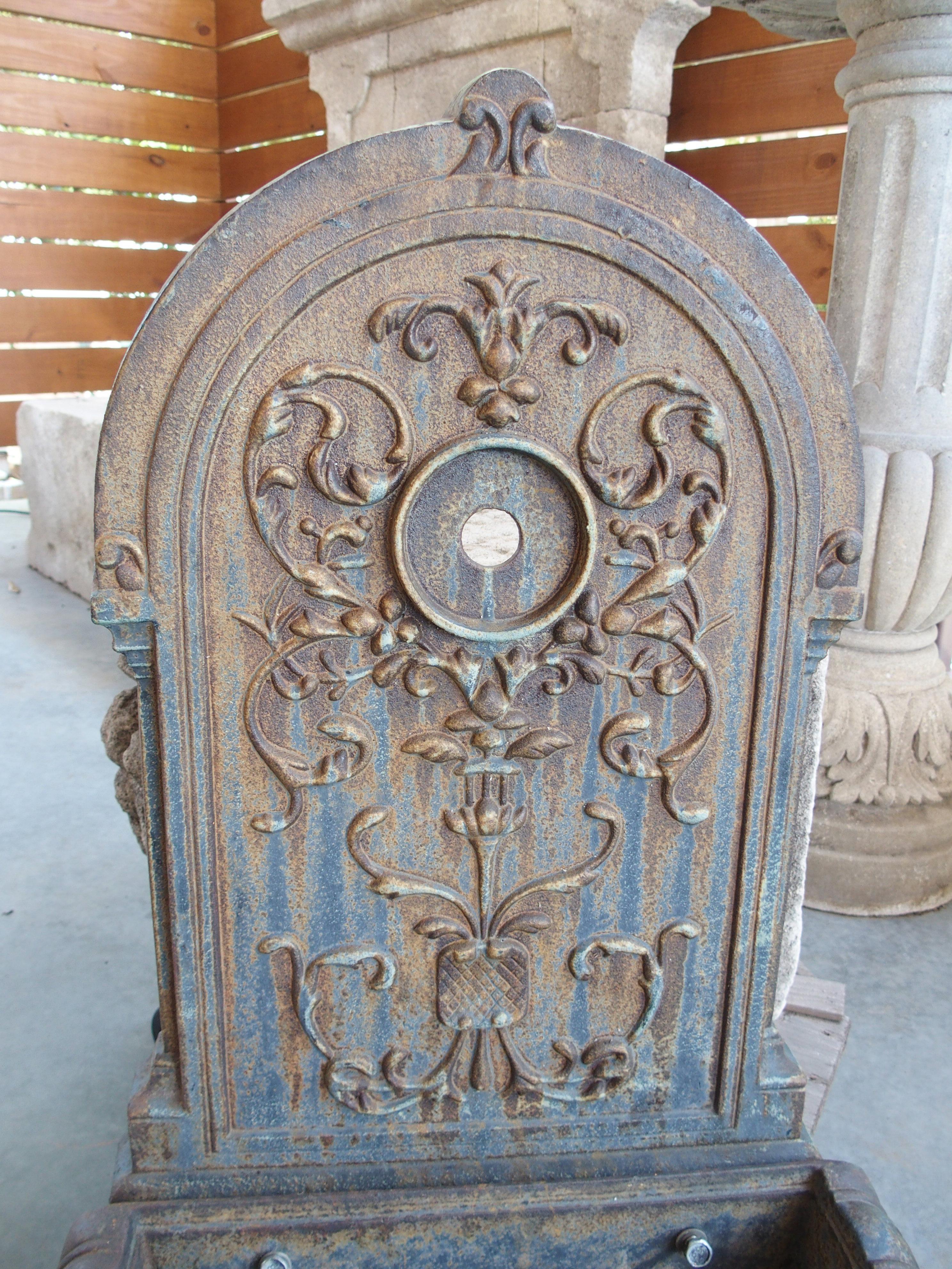 Small Cast Iron Fountain from Toulouse, France, 20th Century For Sale 2
