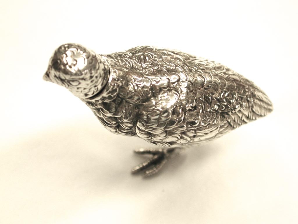 Small Cast Silver Partridge with Detachable Head, 1903 In Good Condition For Sale In London, GB