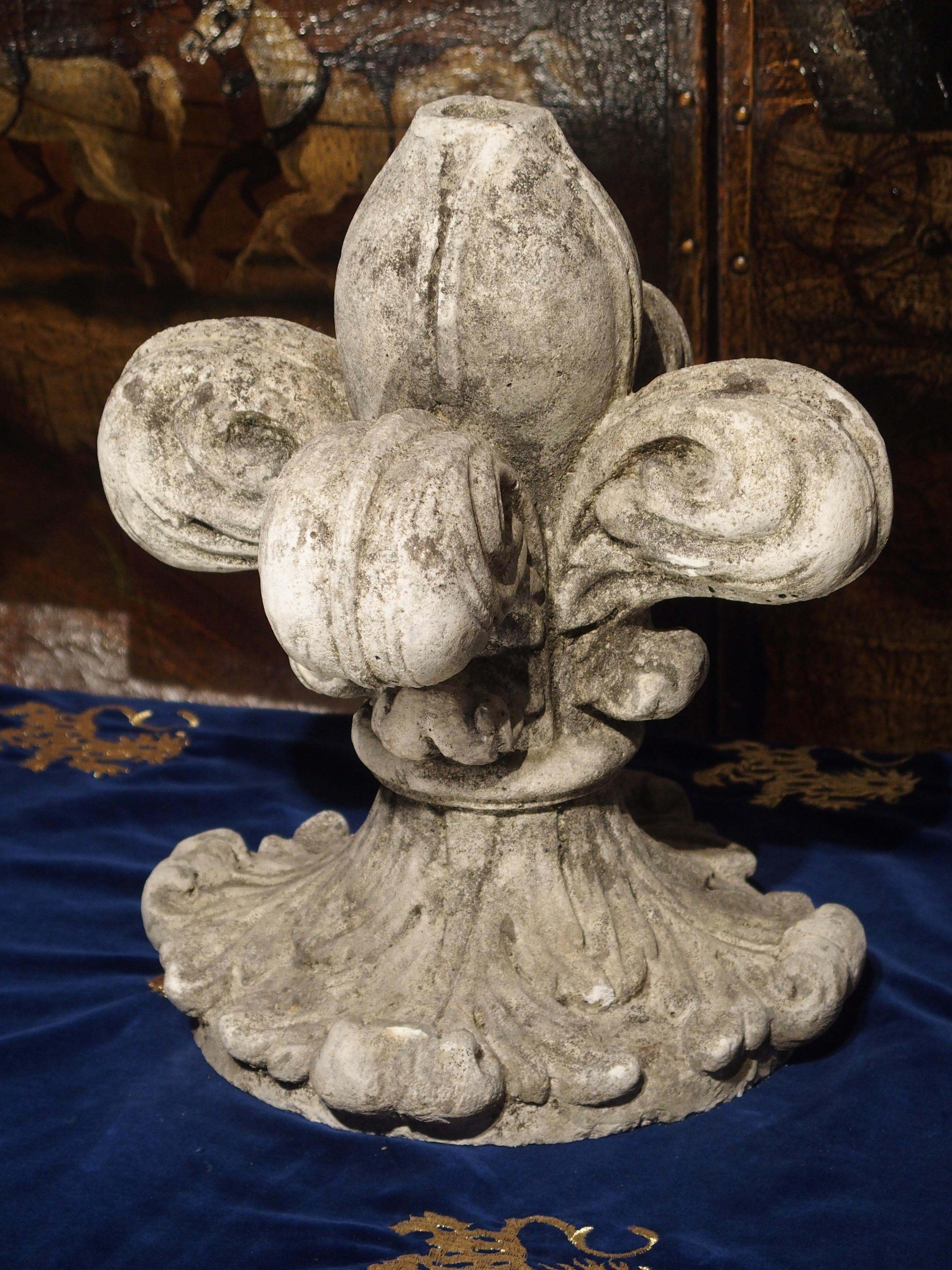 Small Cast Stone Florentine Fleur De Lys Ornament 3