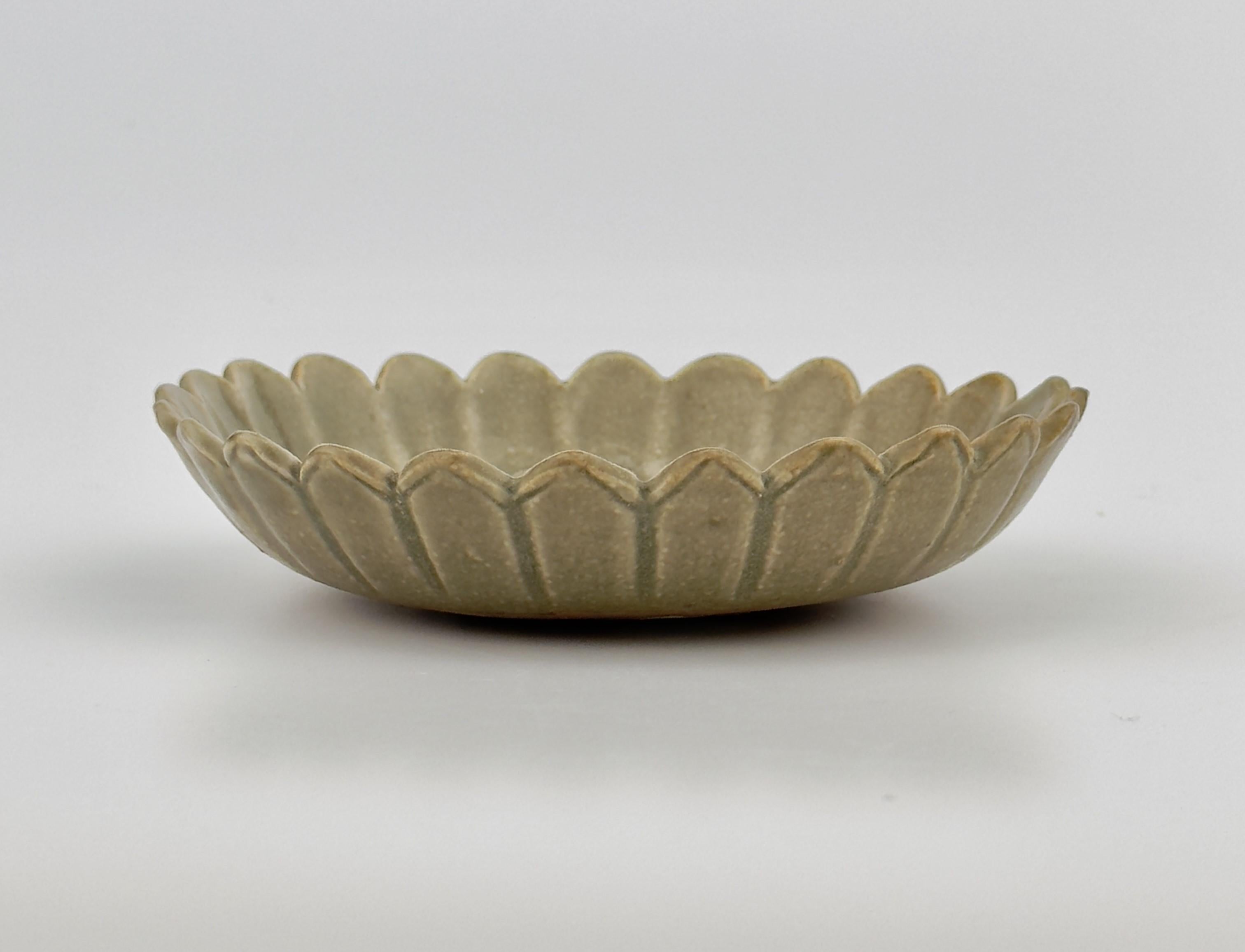 Small Celadon Chrysanthemum Dish, Northern Song Dynasty(AD 960~1127) For Sale 3