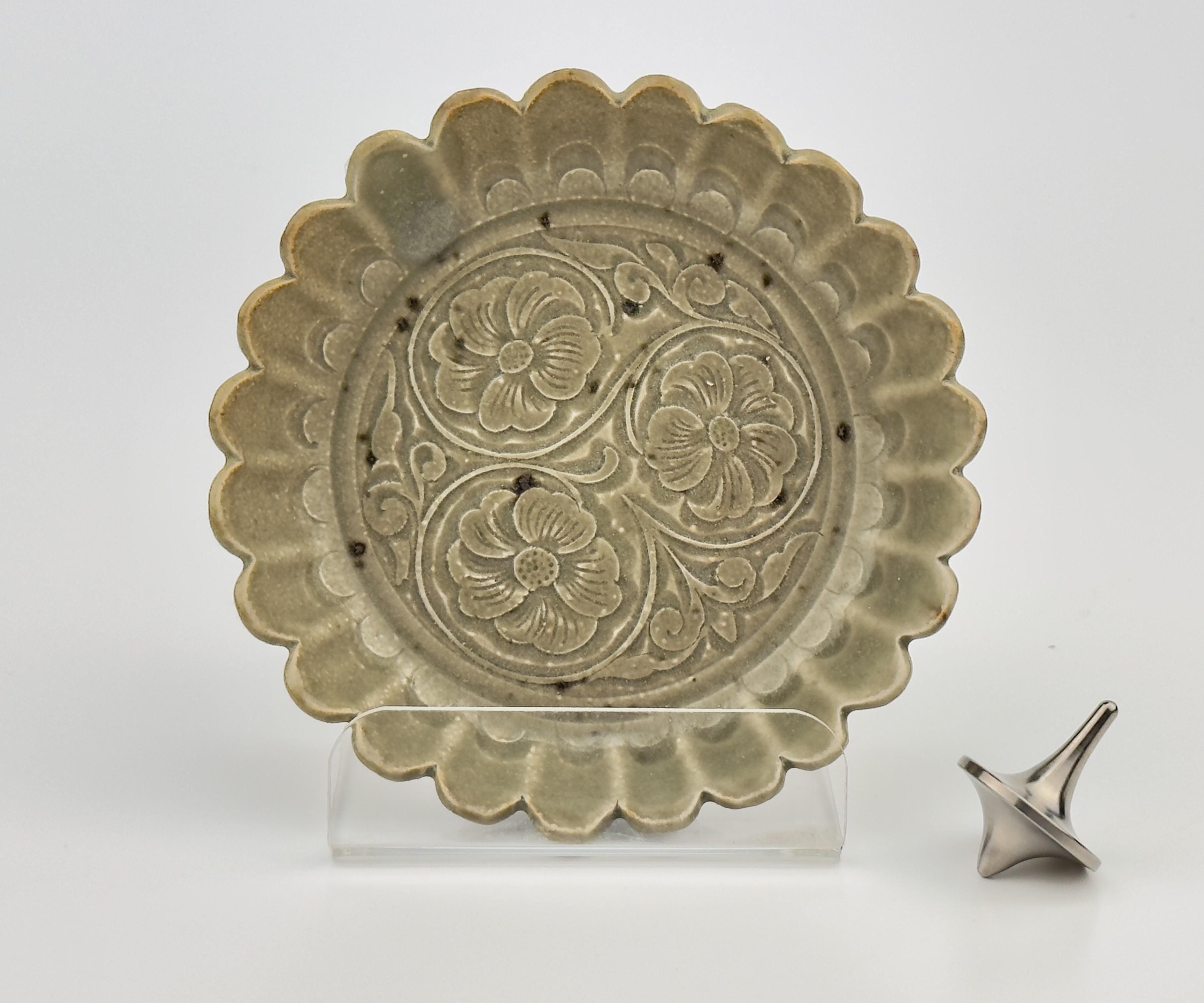 Small Celadon Chrysanthemum Dish, Northern Song Dynasty(AD 960~1127) For Sale 4